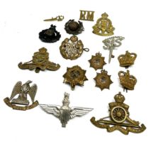 Selection of military badges & cap badges etc