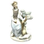 Nao Figurine by Lladro Hand Made In Spain Daisa 1977 measures approx height 26cm