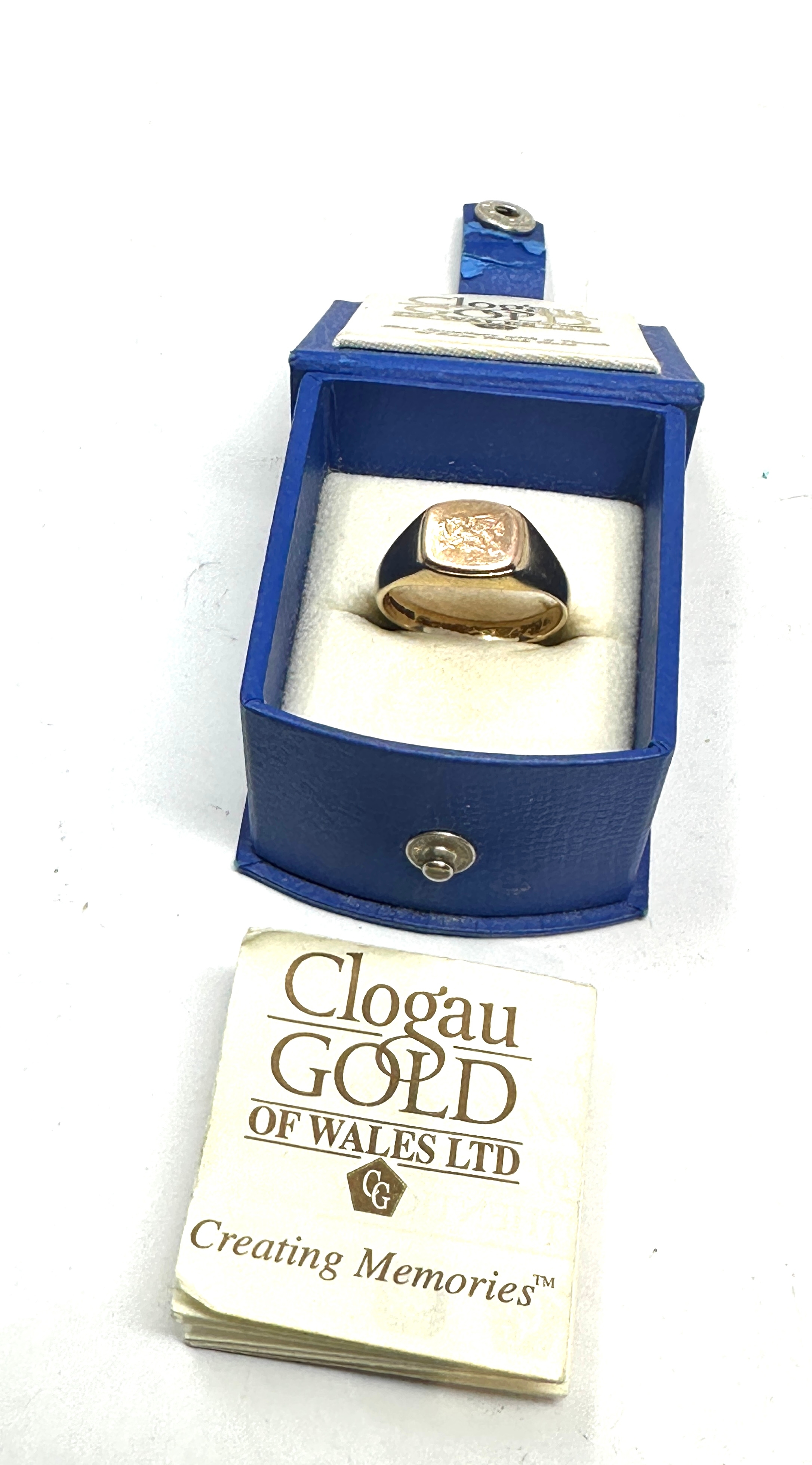 9ct Clogau Gold Signet Ring with Welsh Dragon Motif original box and leaflet weight 6.4g