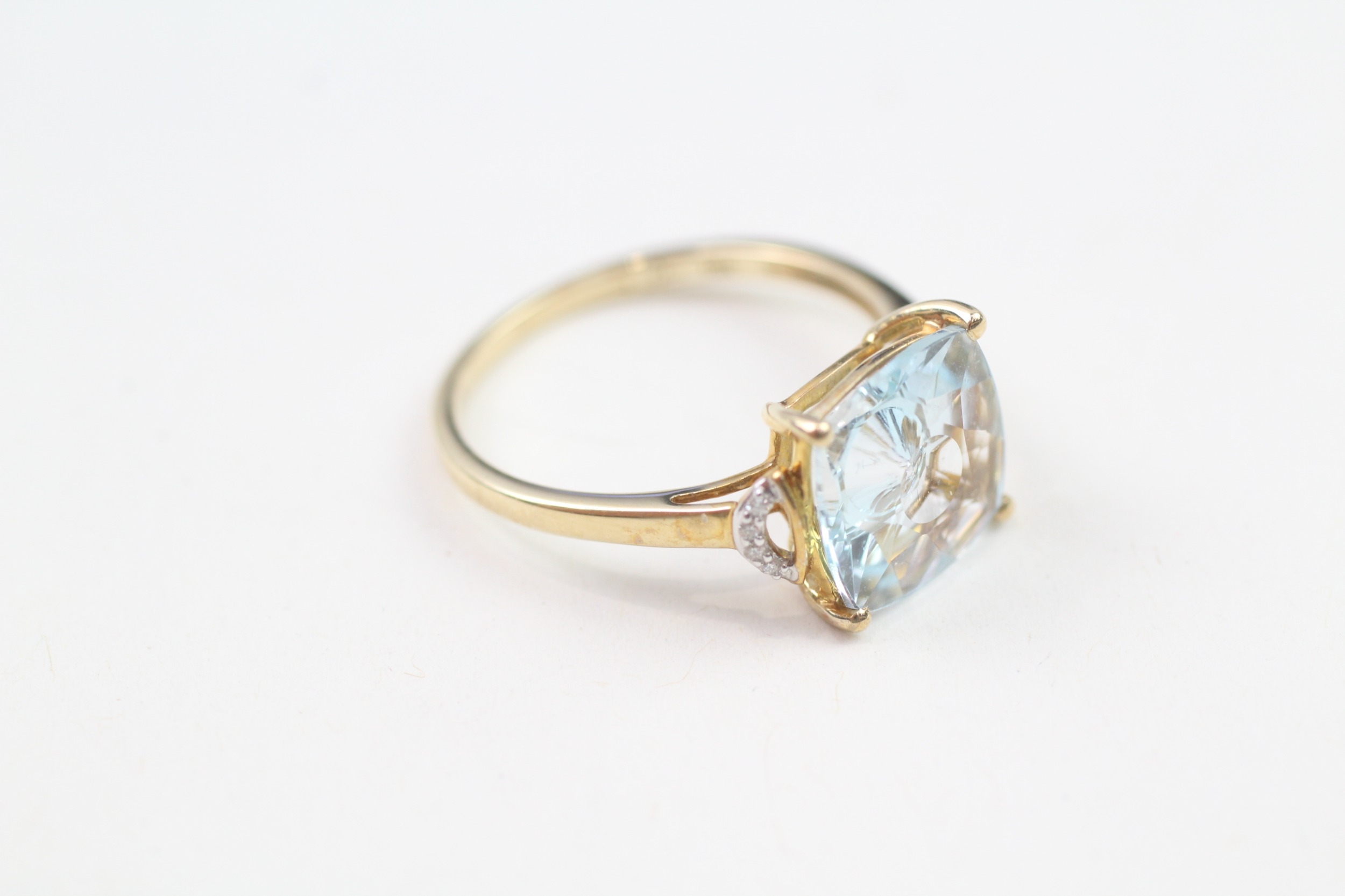 9ct gold unique cut blue topaz & diamond dress ring (2.3g) - Image 7 of 7