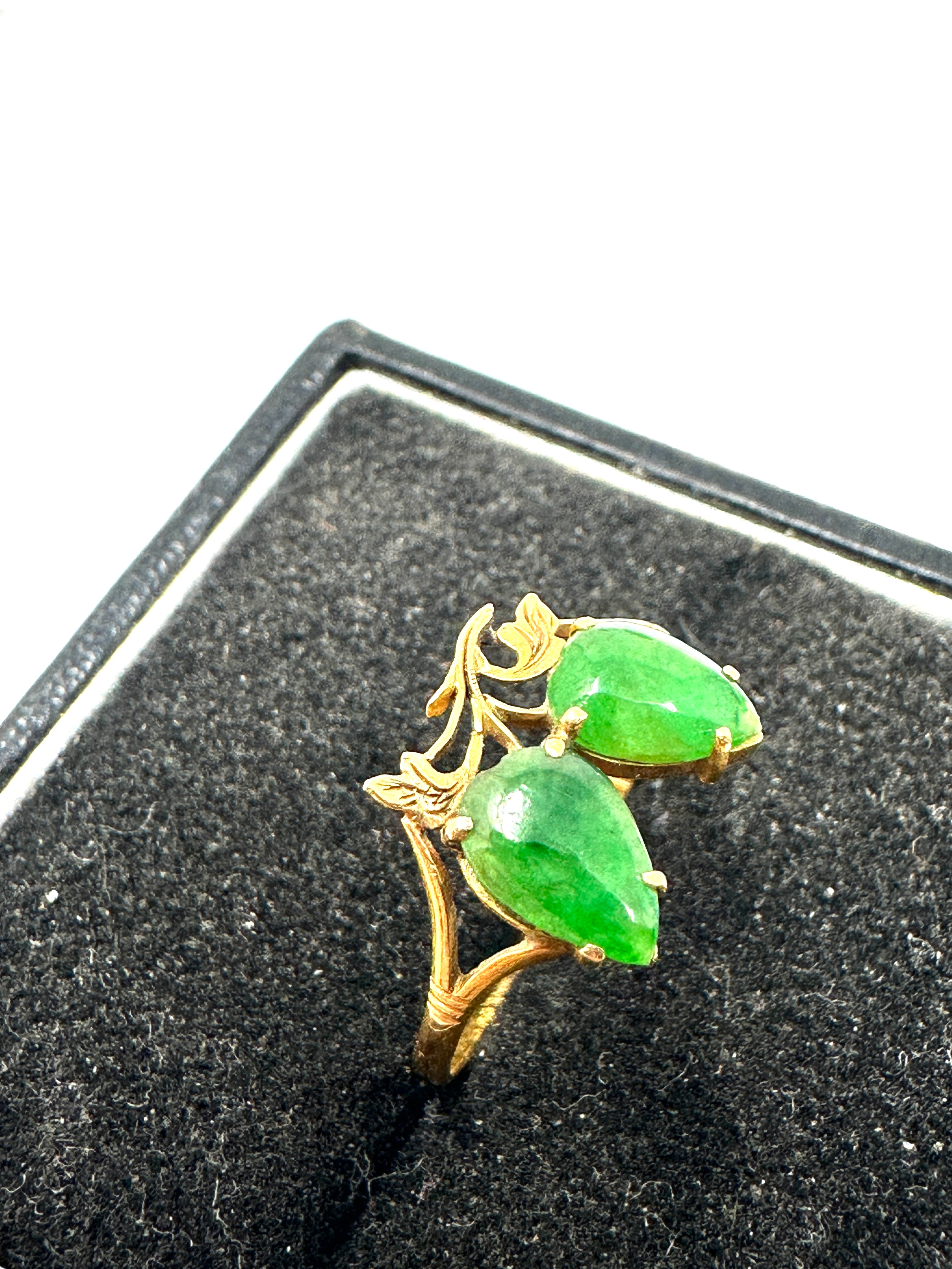 18ct gold jade ring weight 1.3g - Image 2 of 3