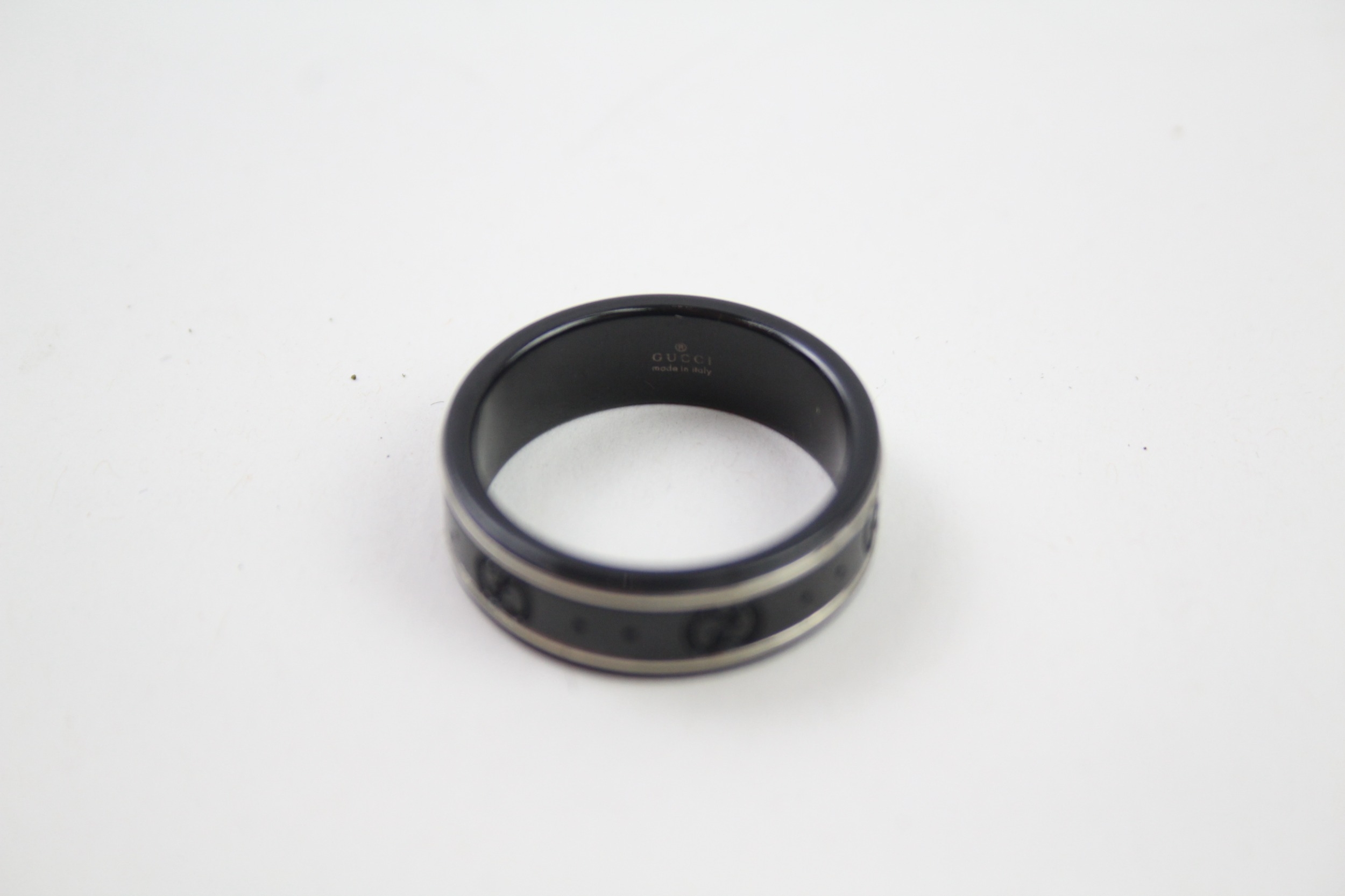 Black band ring by designer Gucci with box (3g) - Image 8 of 8