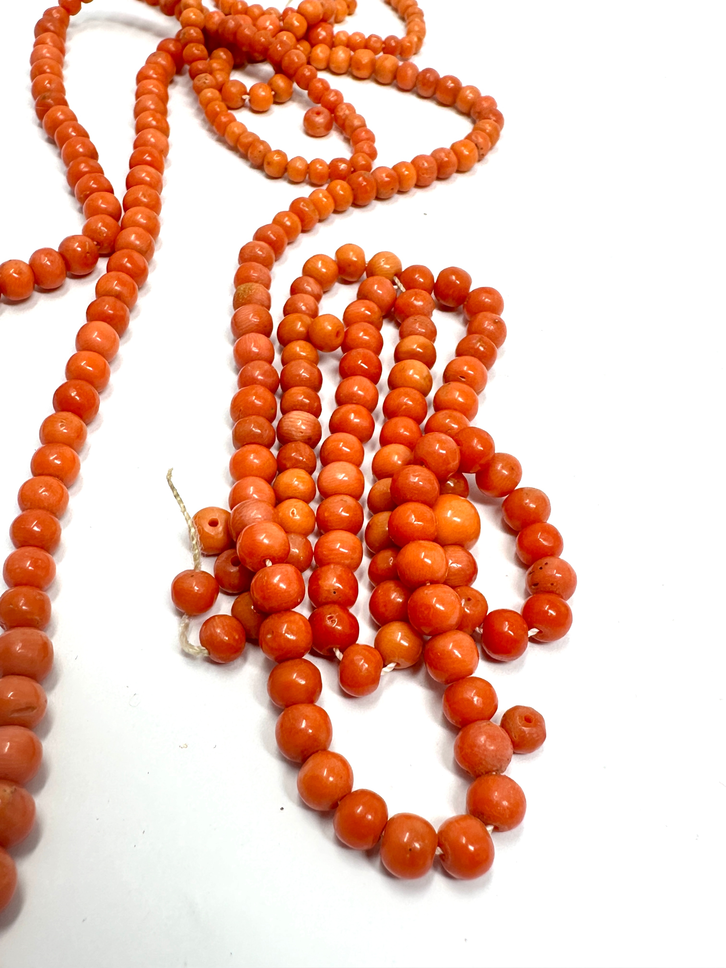 Antique red coral bead necklace for restringing weight 48g - Image 3 of 4