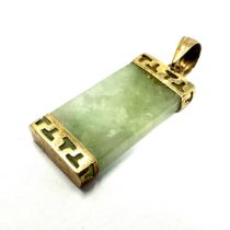 9ct gold jade pendant measures approx 2.2cm drop by 1cm wide weight 1.8g