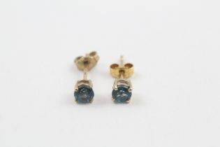 9ct gold blue topaz stud earrings (0.6g)