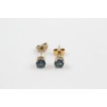 9ct gold blue topaz stud earrings (0.6g)