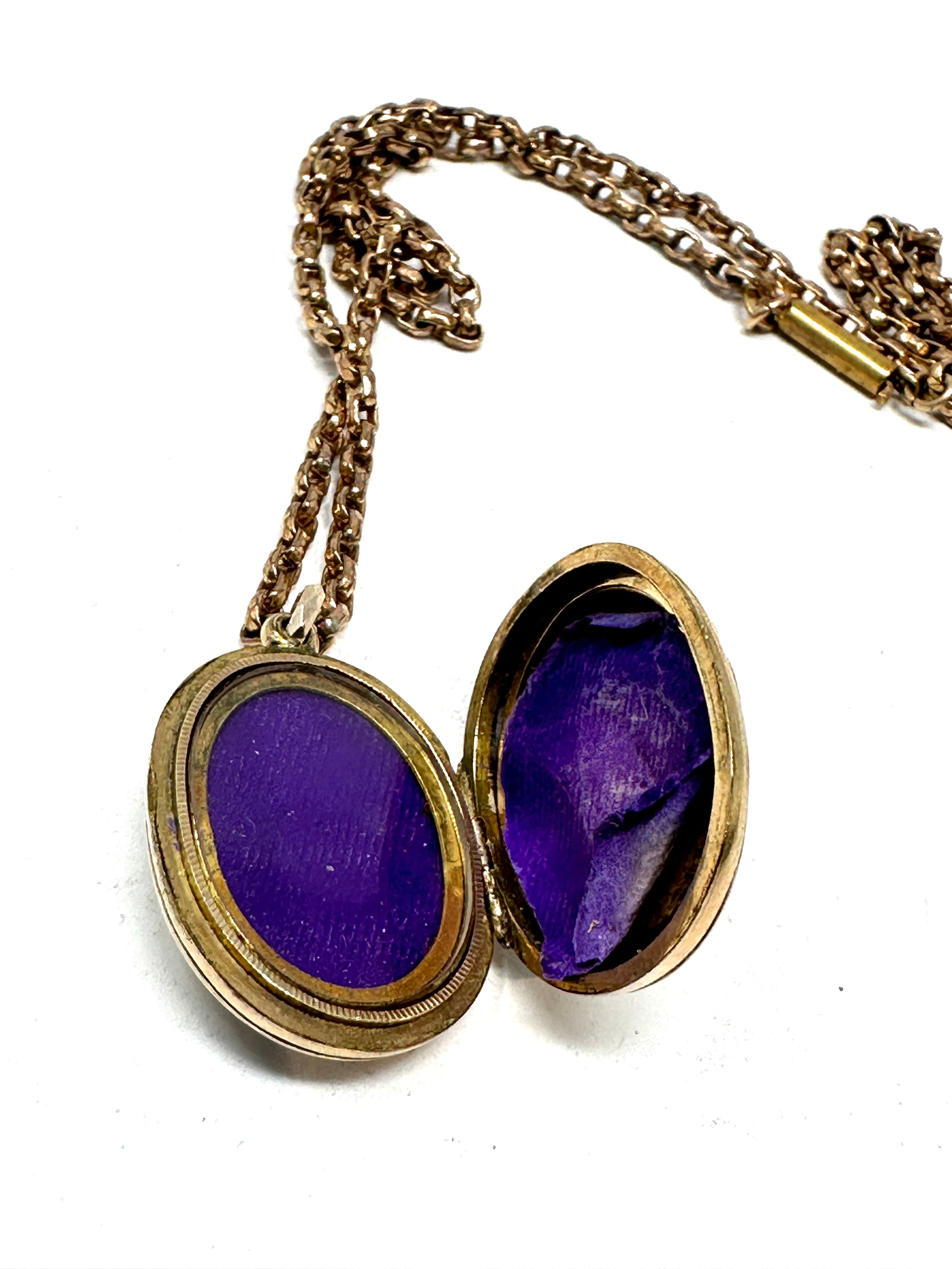 victorian 9ct gold back & front enamel mourning locket & chain - Image 4 of 4