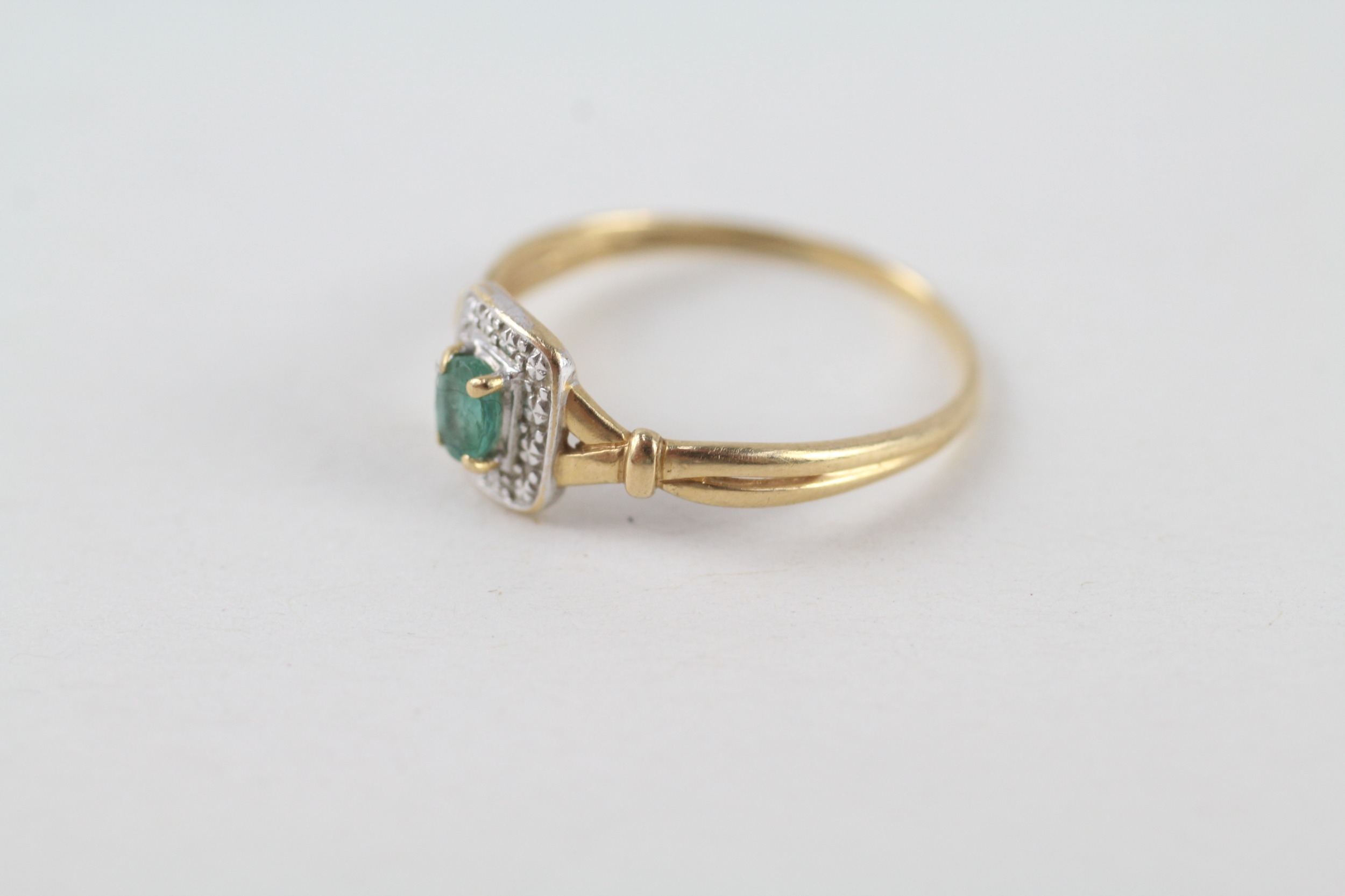 18ct gold emerald ring (1.2g) - Image 3 of 4