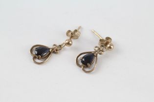 9ct gold pear cut sapphire drop earrings (1.3g)