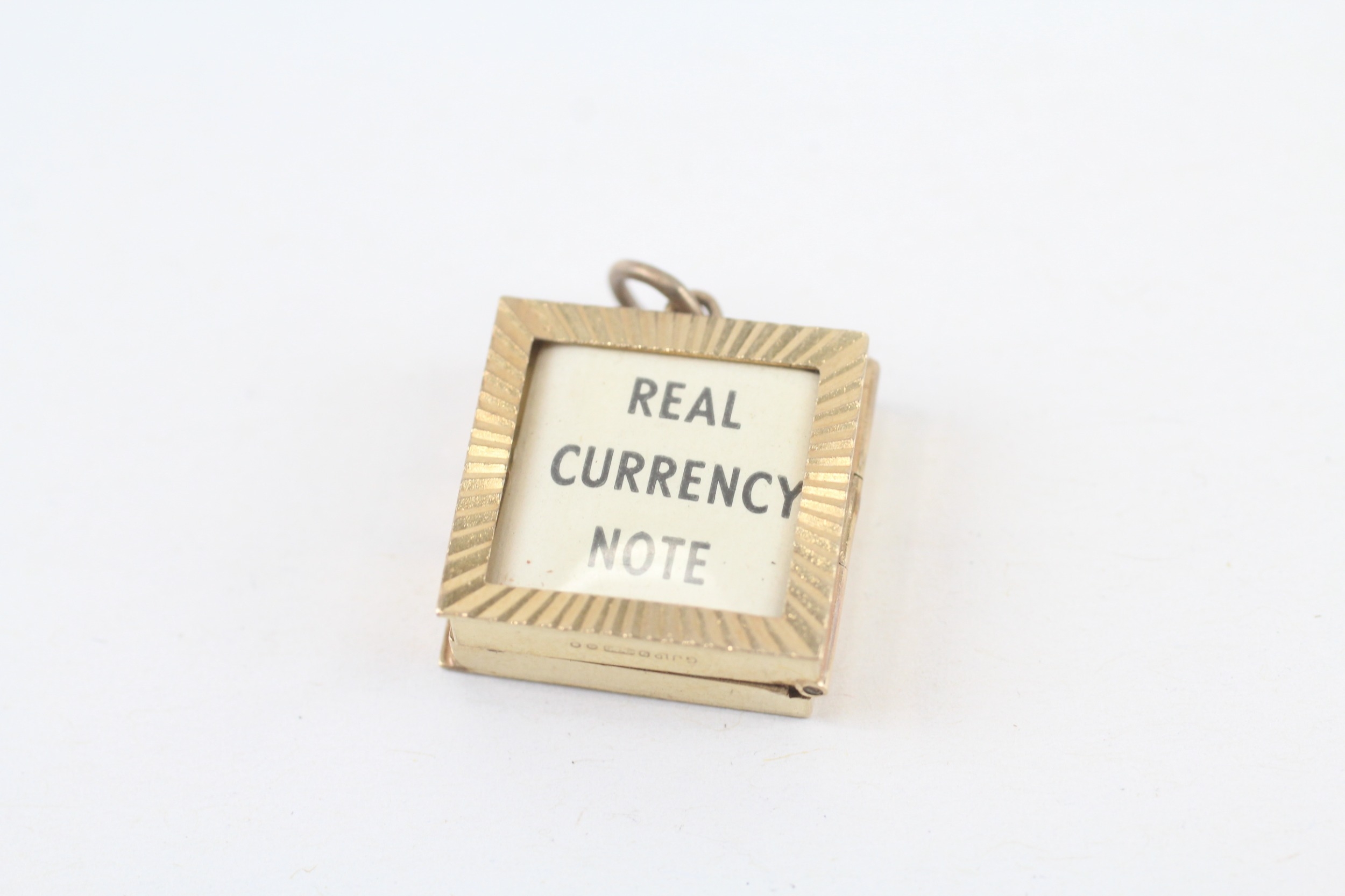 9ct gold vintage folded £5 note charm, Hallmarked London 1969 (3.4g) - Image 4 of 4