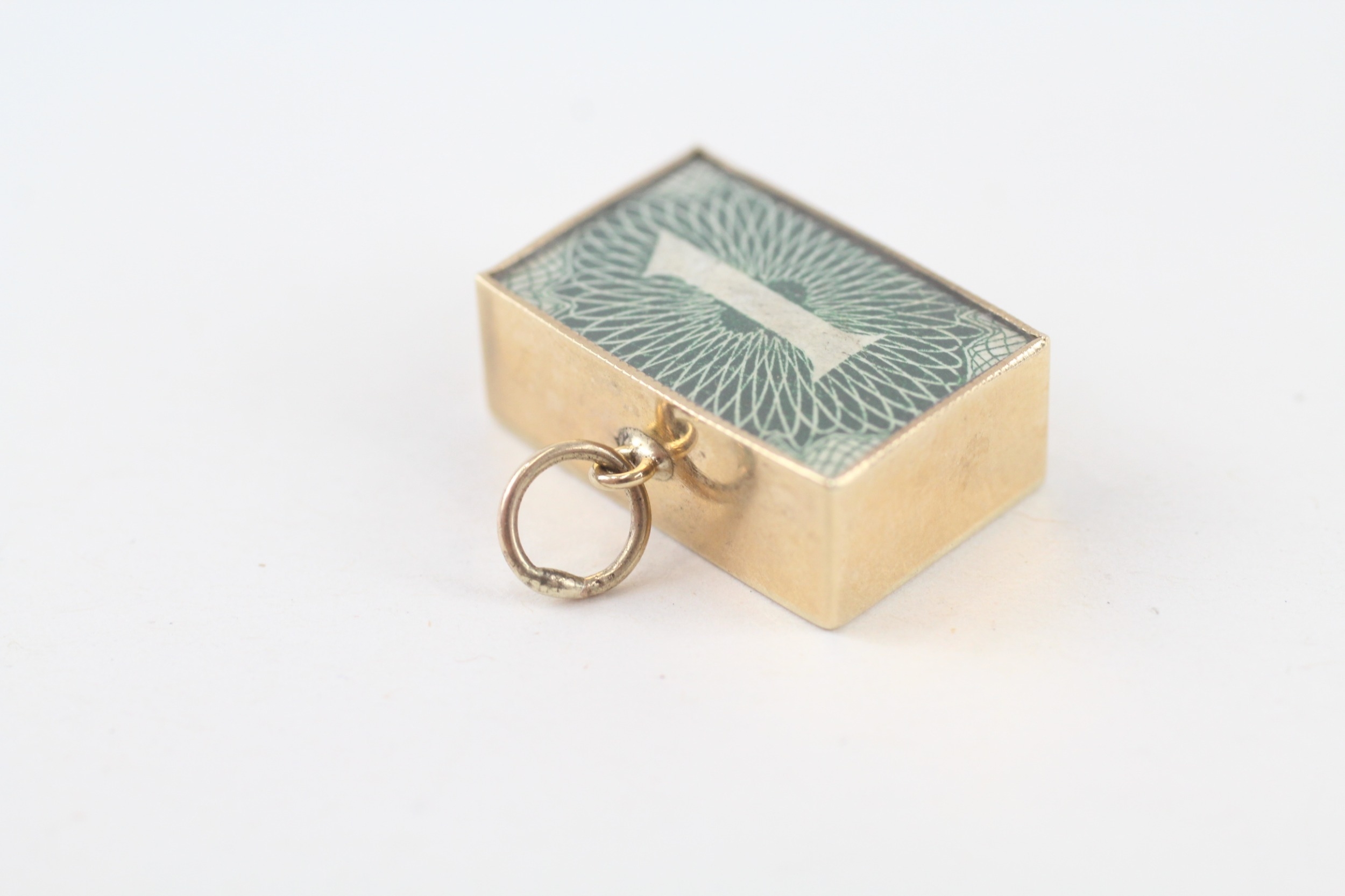 9ct gold vintage folded one pound note charm, in case of emergency break glass (3.3g) - Image 3 of 4