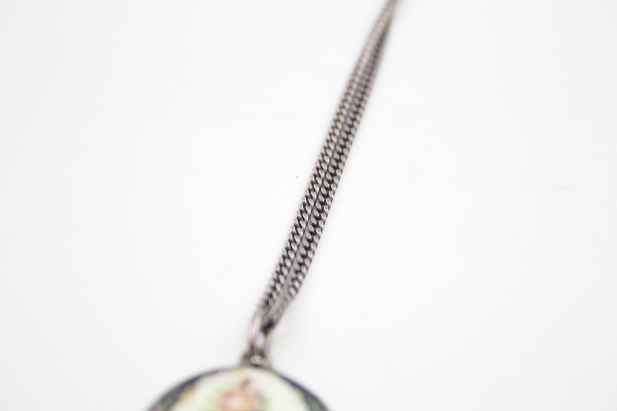 A silver floral guilloche enamel locket with chain (17g) - Image 2 of 5
