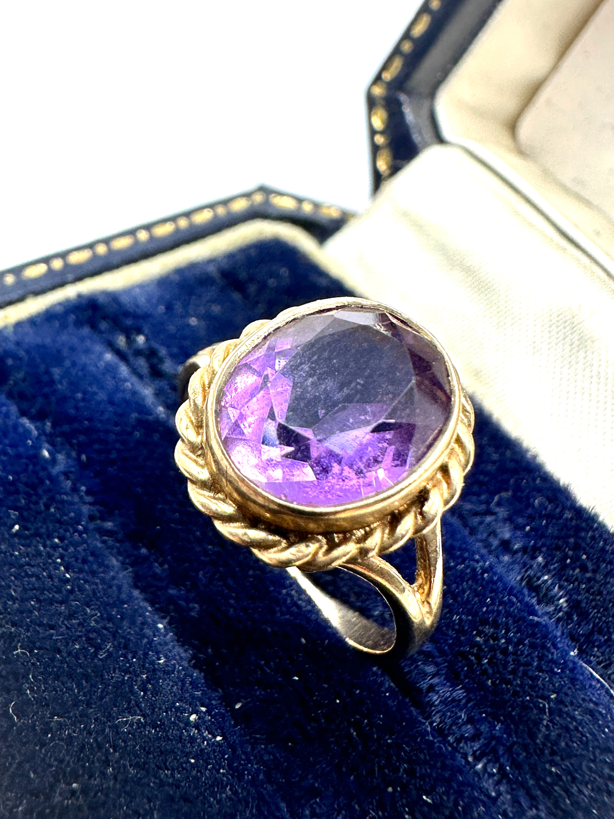 9ct gold amethyst ring weight 2.8g - Image 2 of 3