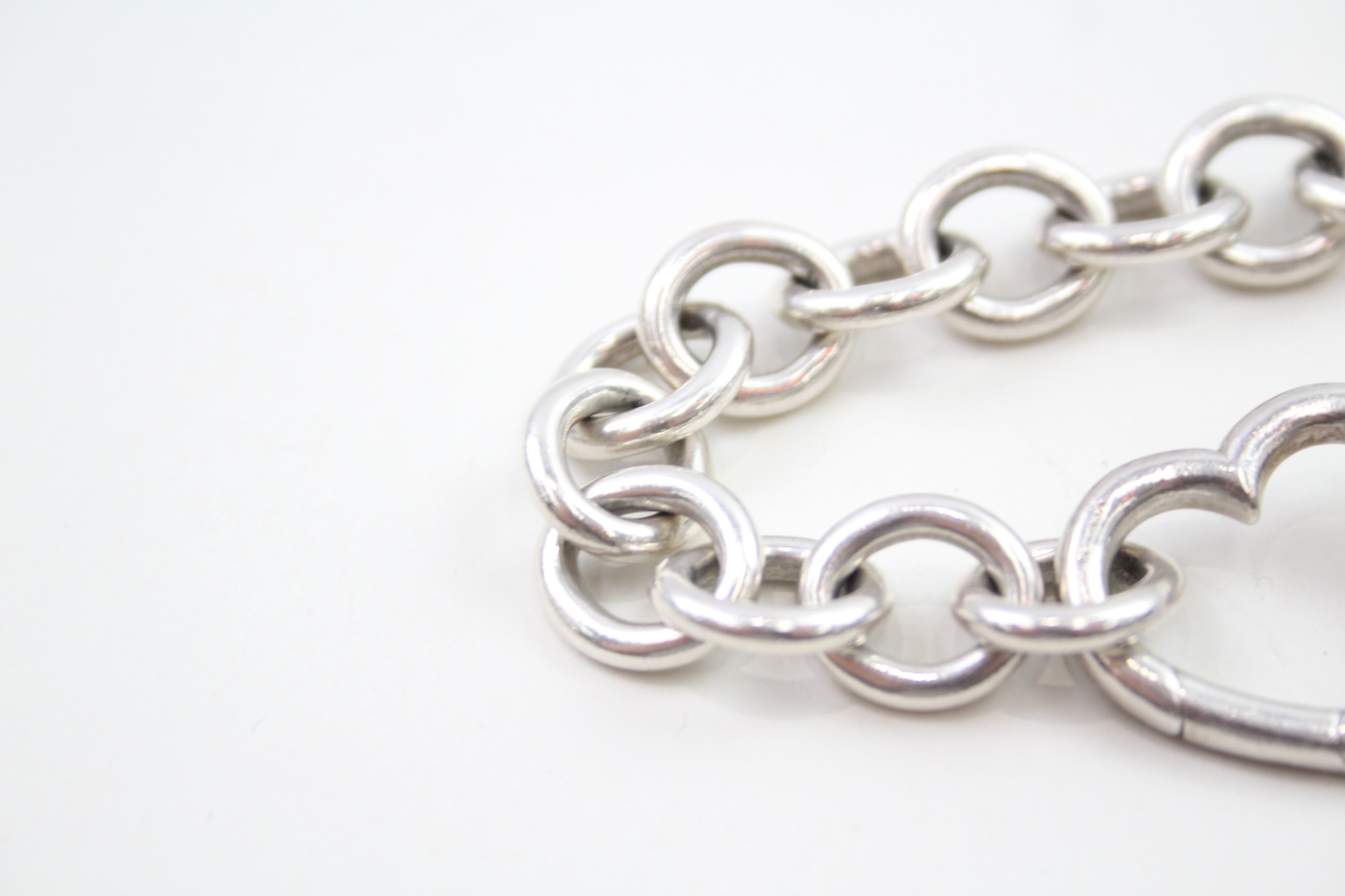 A silver bracelet by Tiffany and Co (46g) - Image 4 of 5