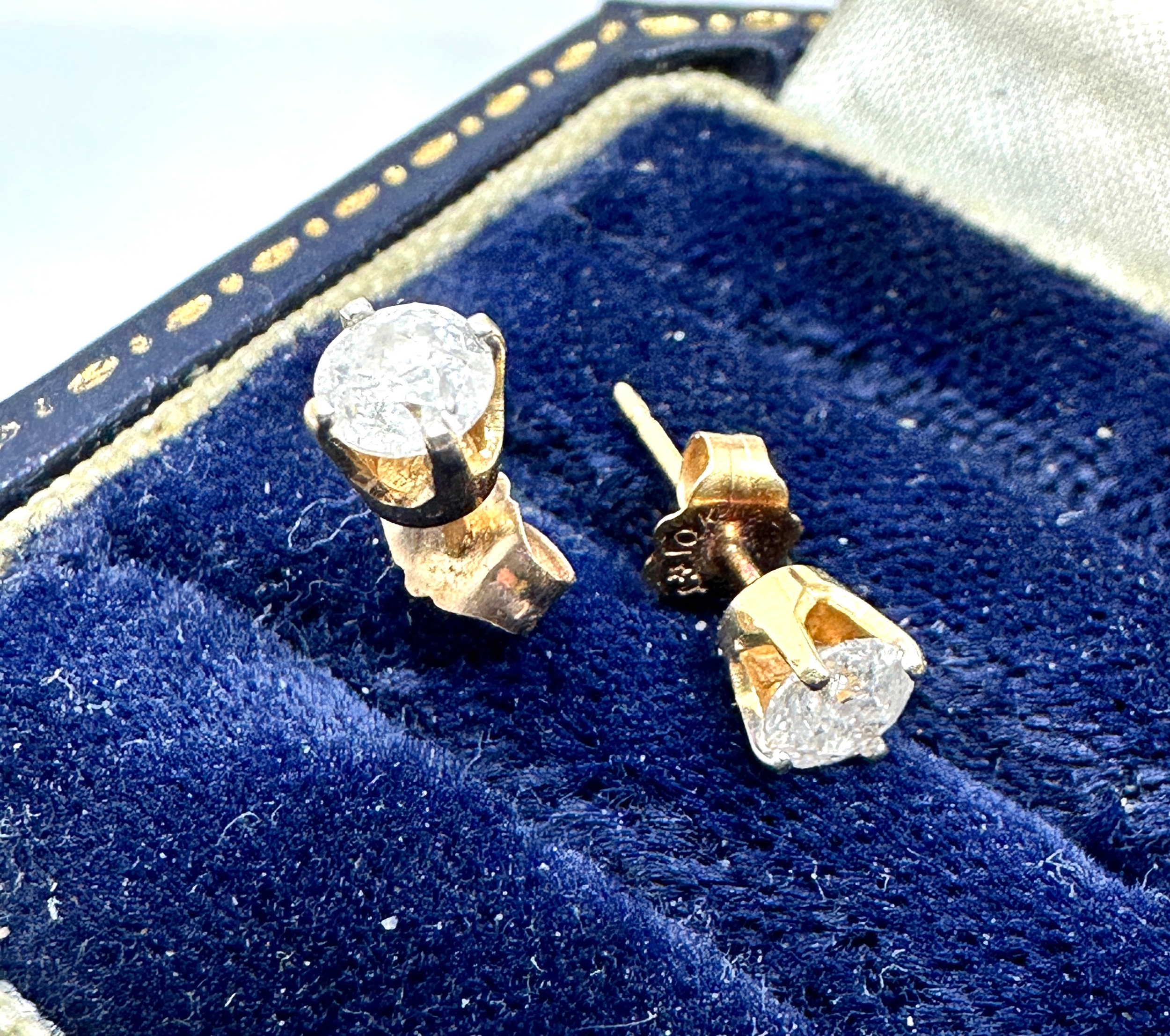 9ct gold diamond earrings each diamond measures 4mm 0.50ct diamonds - Image 3 of 3