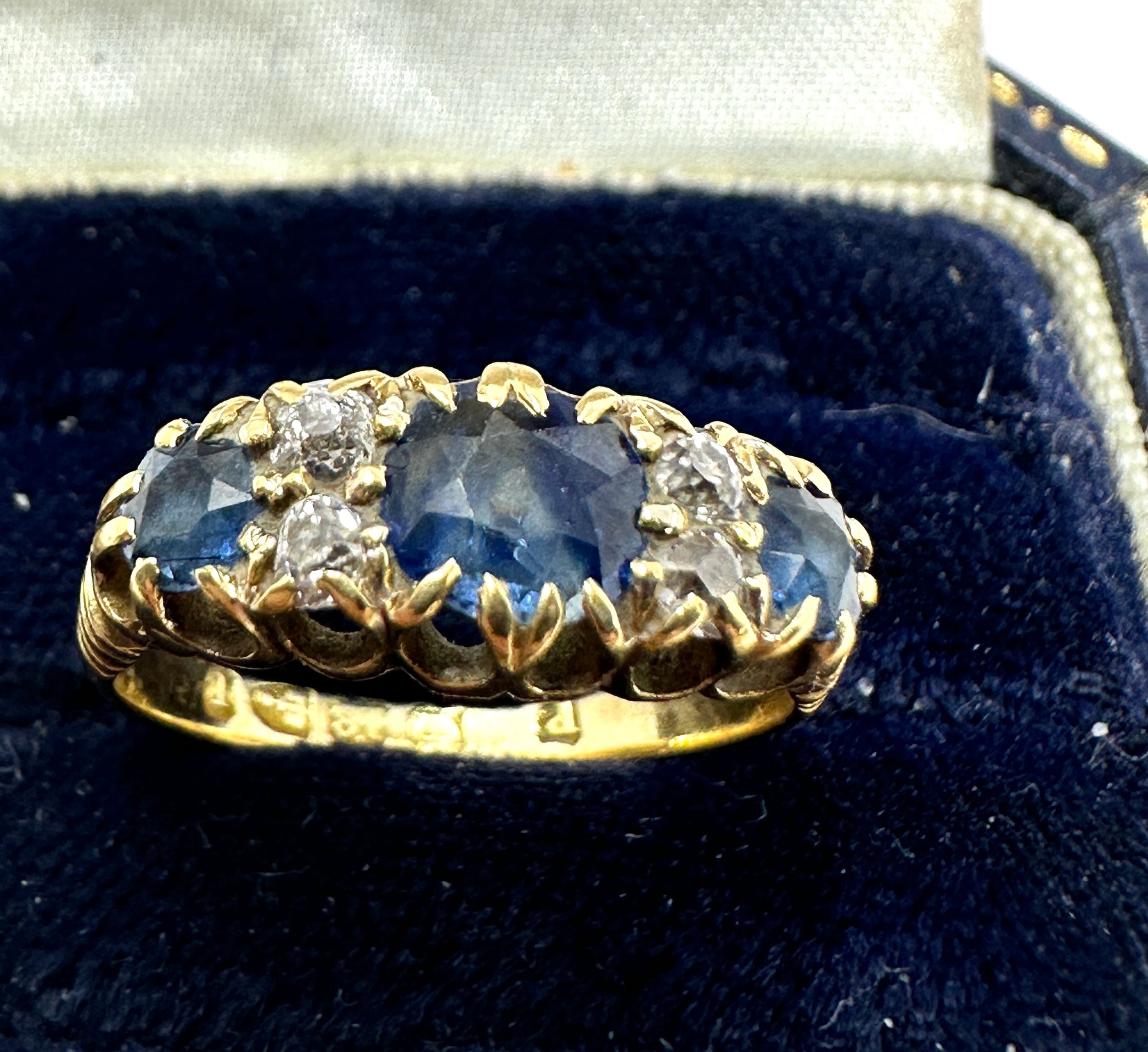 Antique 18ct gold sapphire & diamond ring weight 3.6g
