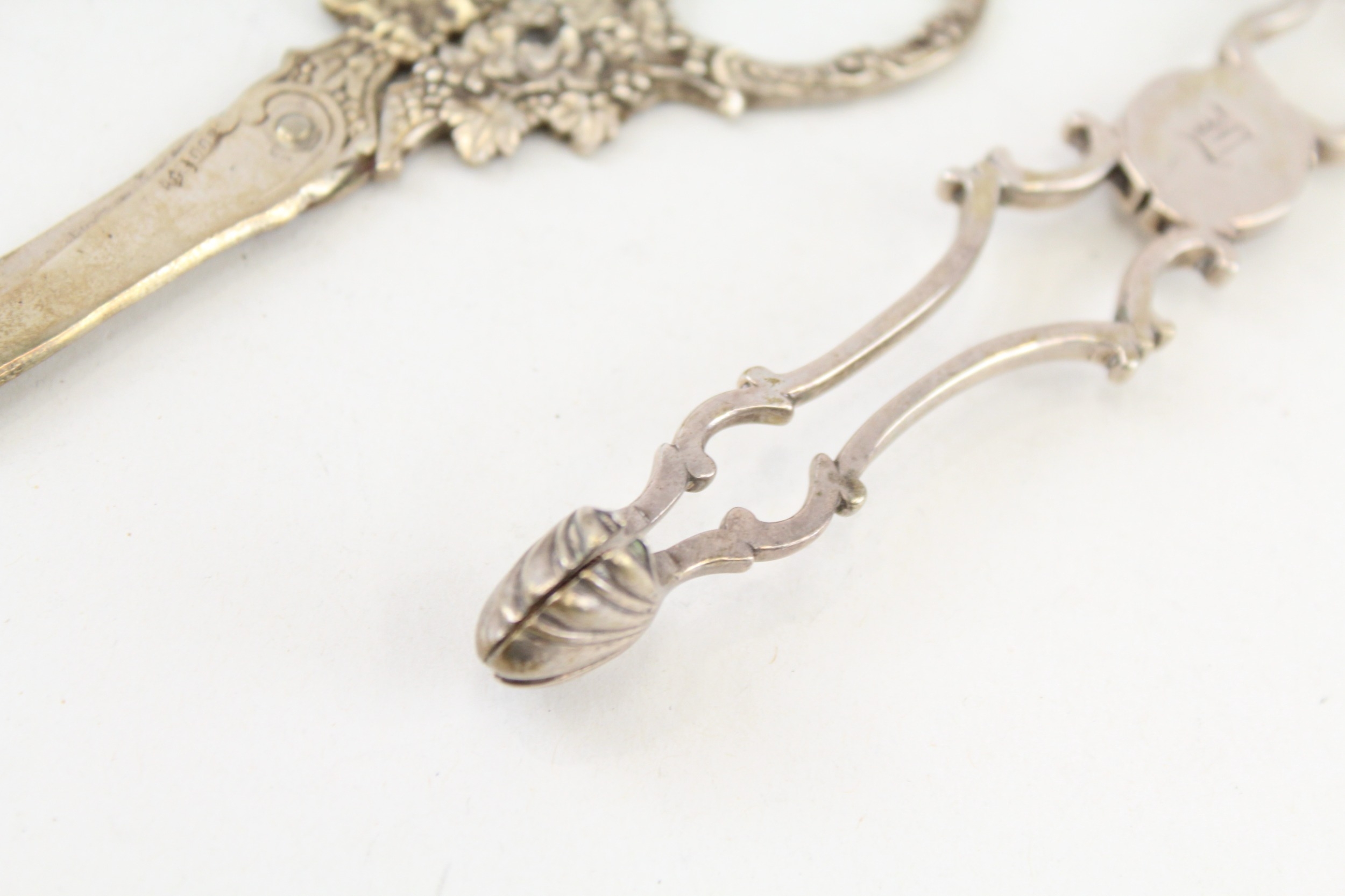 3 x .925 sterling sifter spoon, scissors & sugar nips - Image 5 of 6