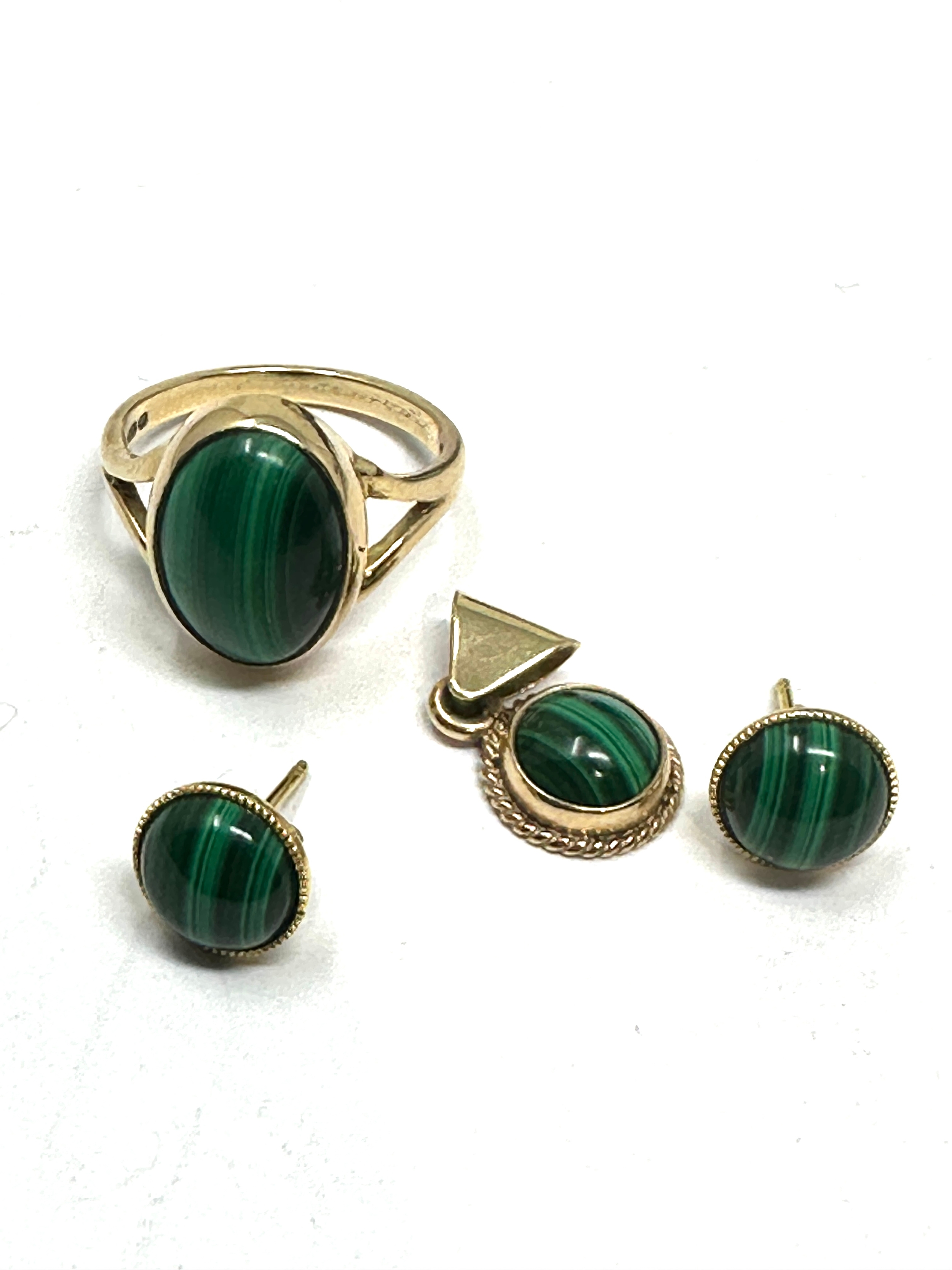 9ct gold malachite ring pendant & earrings weight 7.6g