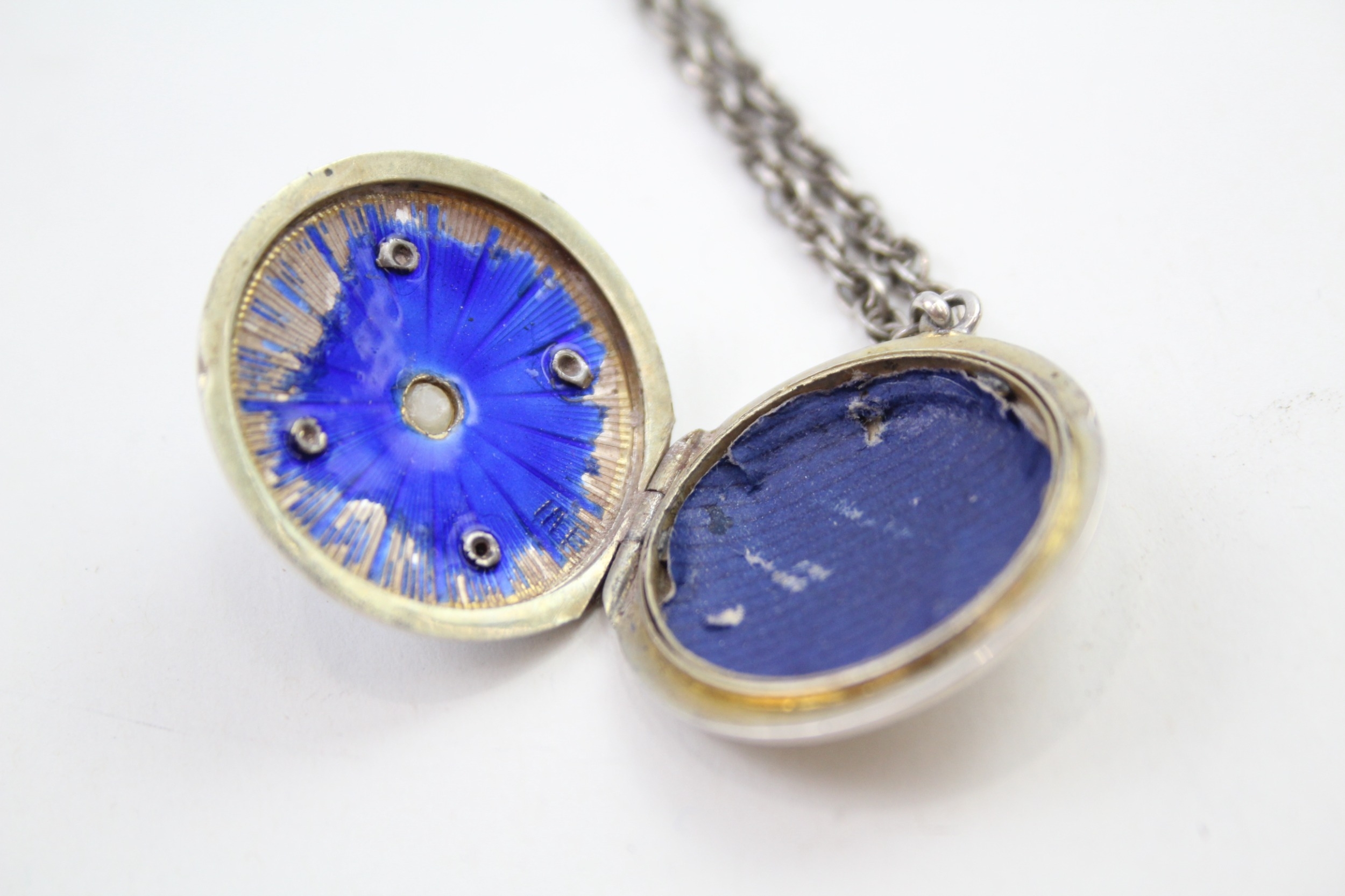 An edwardian silver enamel and seed pearl locket (19g) - Image 4 of 5