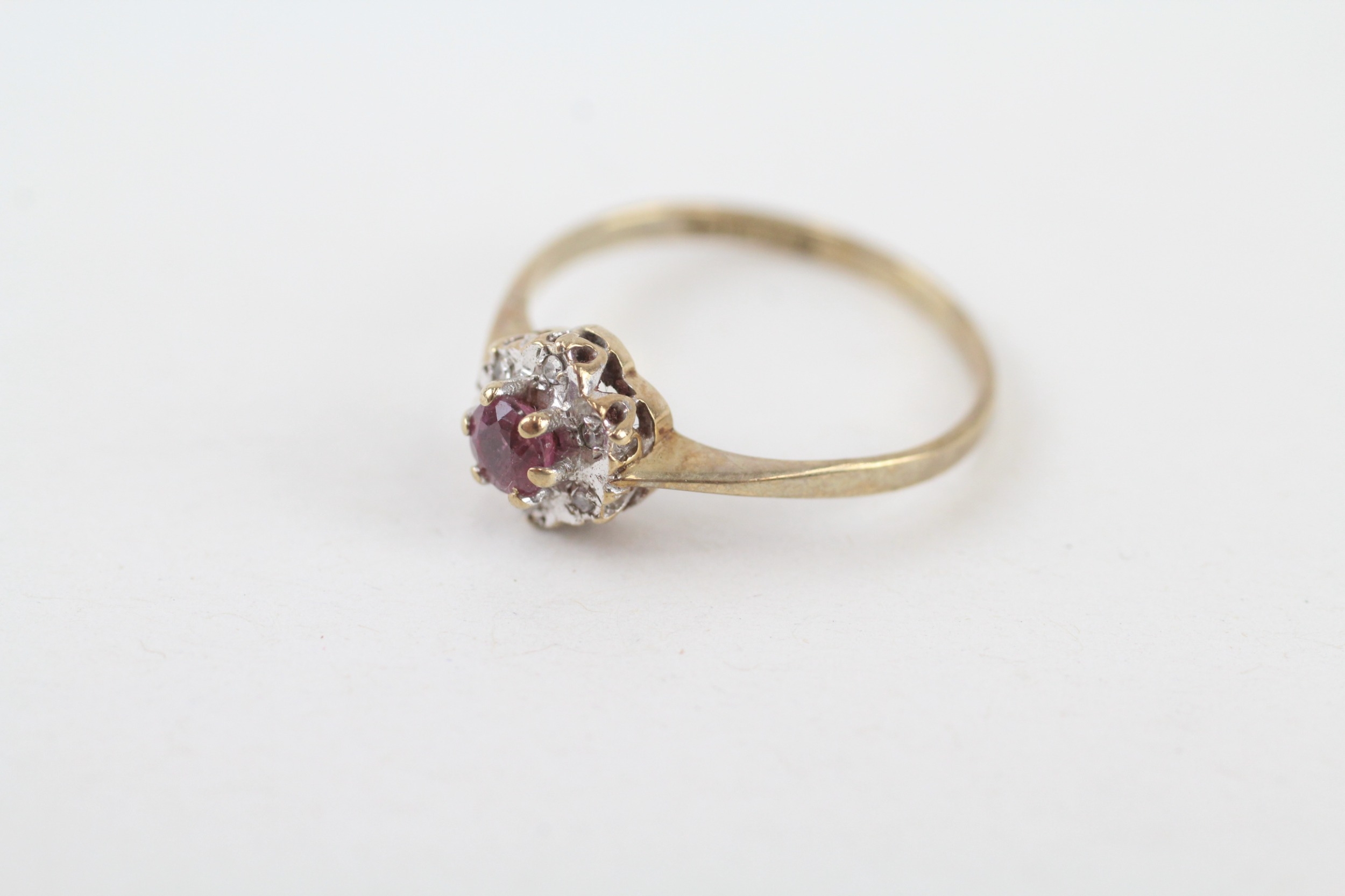 9ct gold vintage ruby & diamond cluster ring (1.1g) - Image 3 of 4