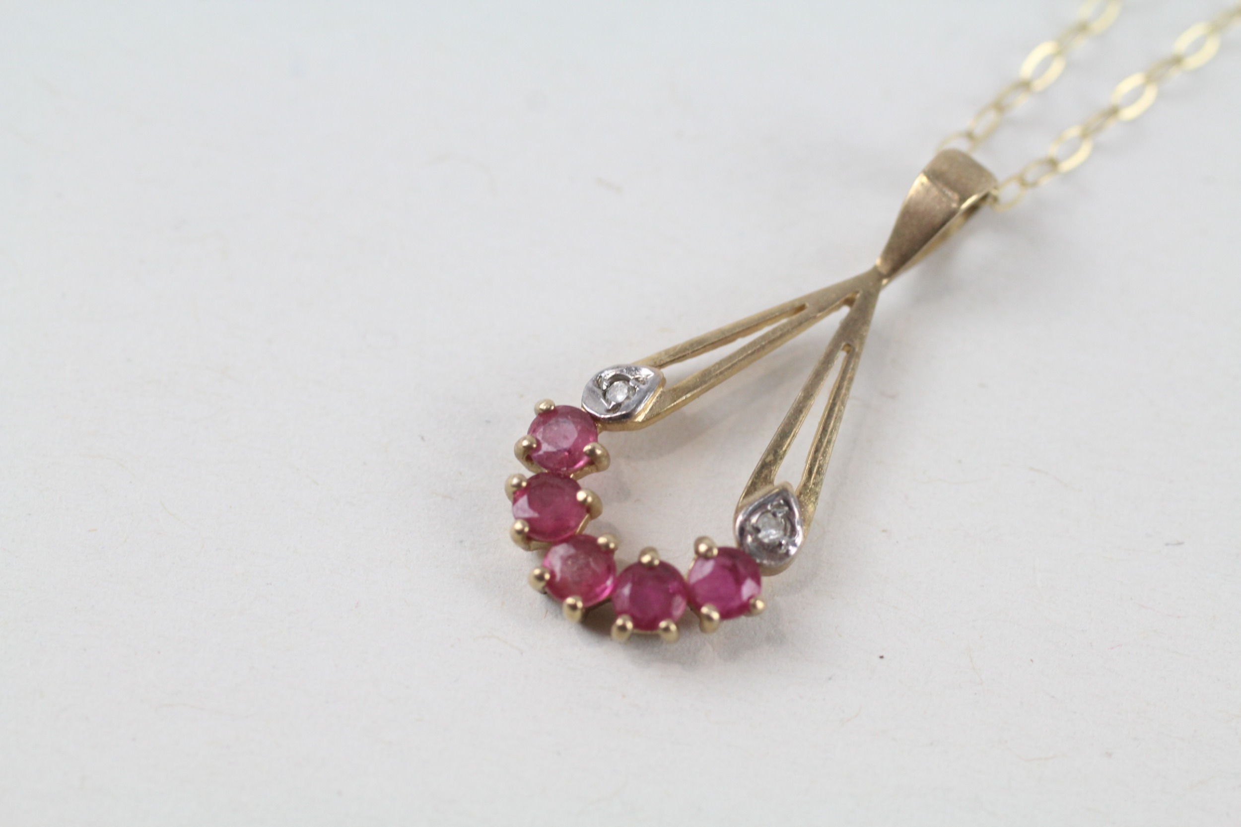 9ct gold 1980's ruby & diamond pendant necklace (1.1g) - Image 2 of 4