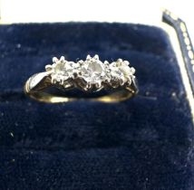 18ct gold three stone diamond ring weight 2g