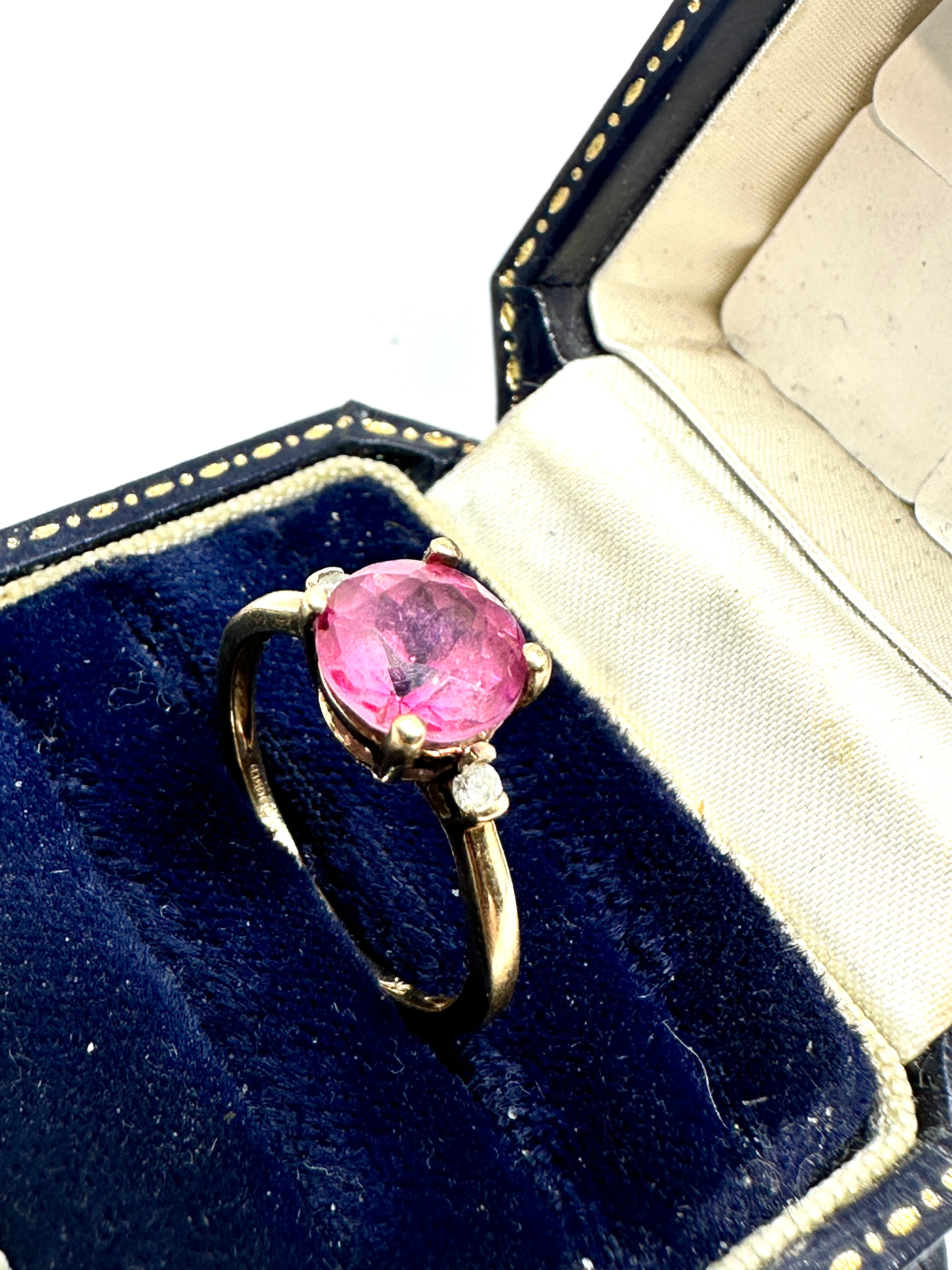 9ct gold diamond & pink gemstone ring weight 2.2g - Image 3 of 4
