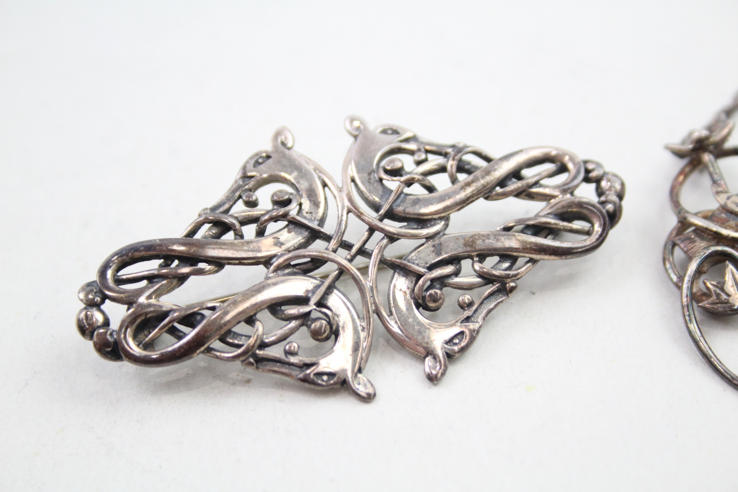 A silver necklace and brooch by Scottish silversmith Ola Gorie (19g) - Image 2 of 4