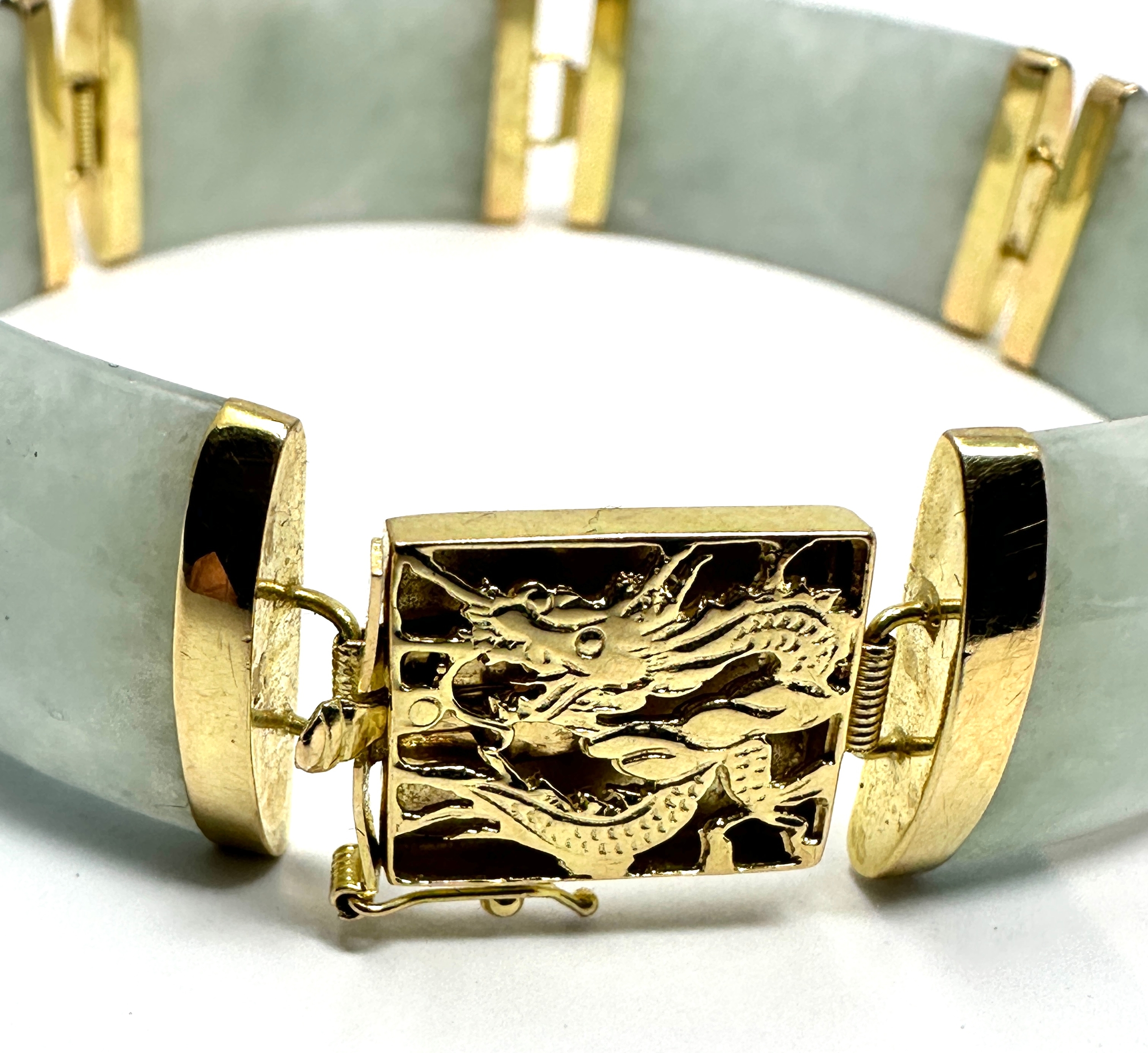 Chinese 14ct gold & jade bracelet jade panels with 14ct gold mounts clasp has dragen details - Image 2 of 4