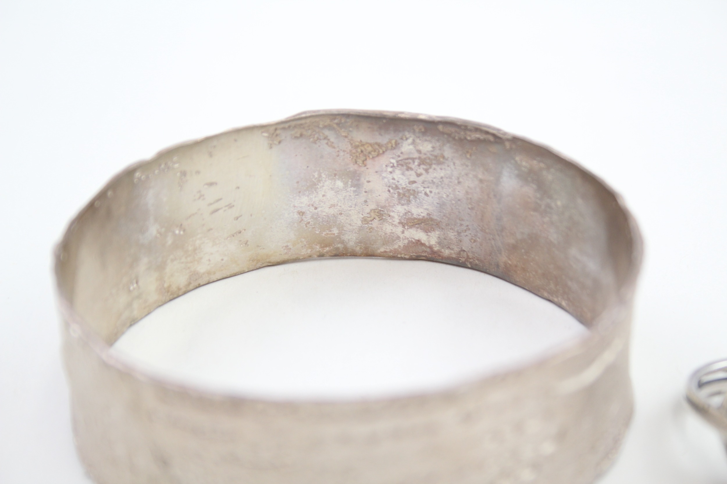 A silver modernist textured bangle and a mid century ring (62g) - Image 3 of 4