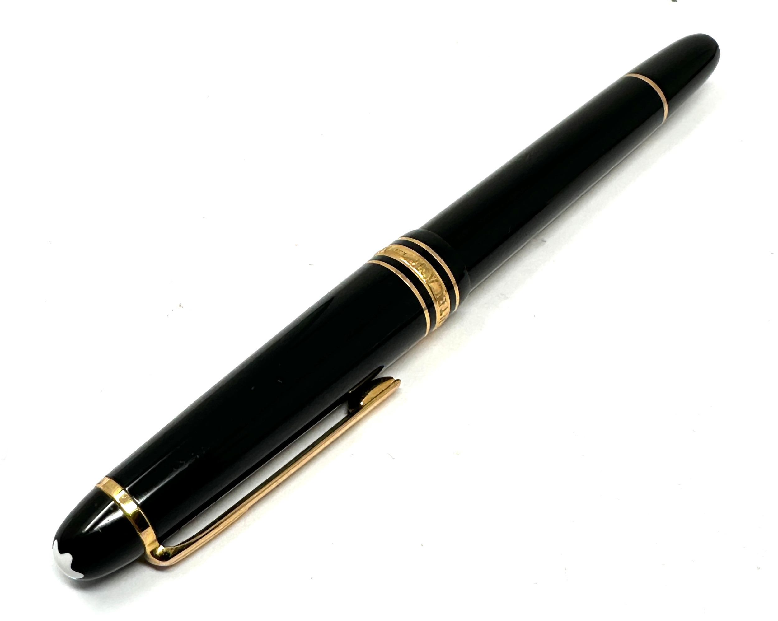 Montblanc 4810 14ct gold nib fountain pen