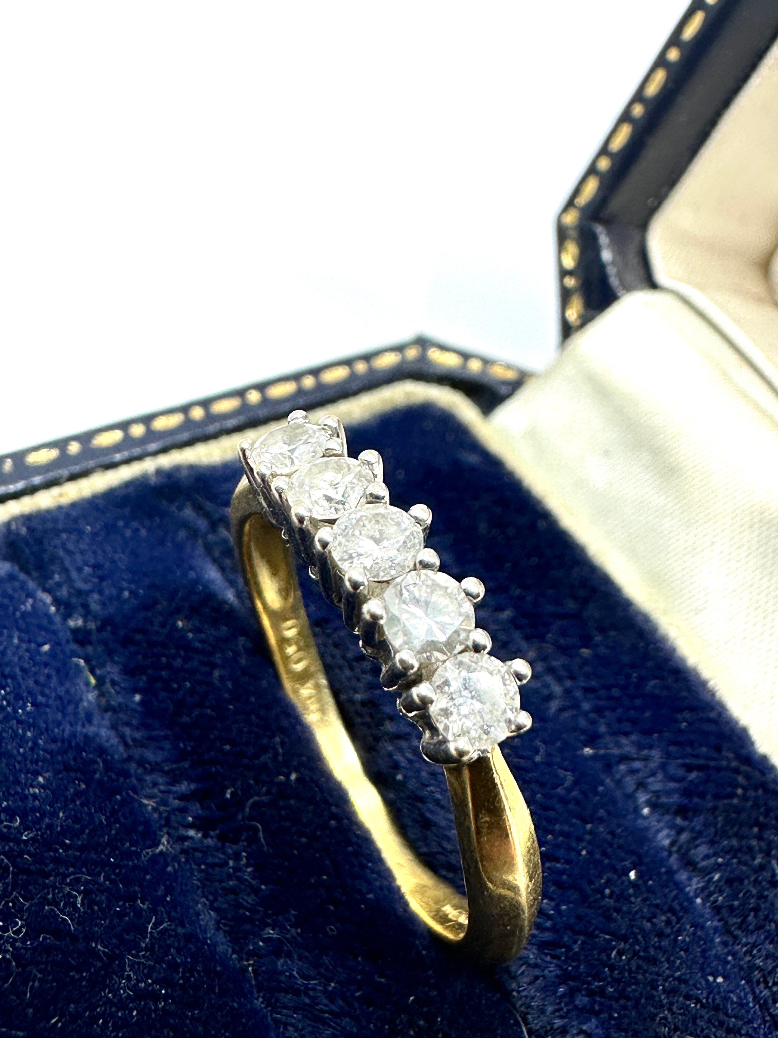 18ct gold 5 stone diamond ring 0.50 ct diamonds weight 3.3g - Image 3 of 4