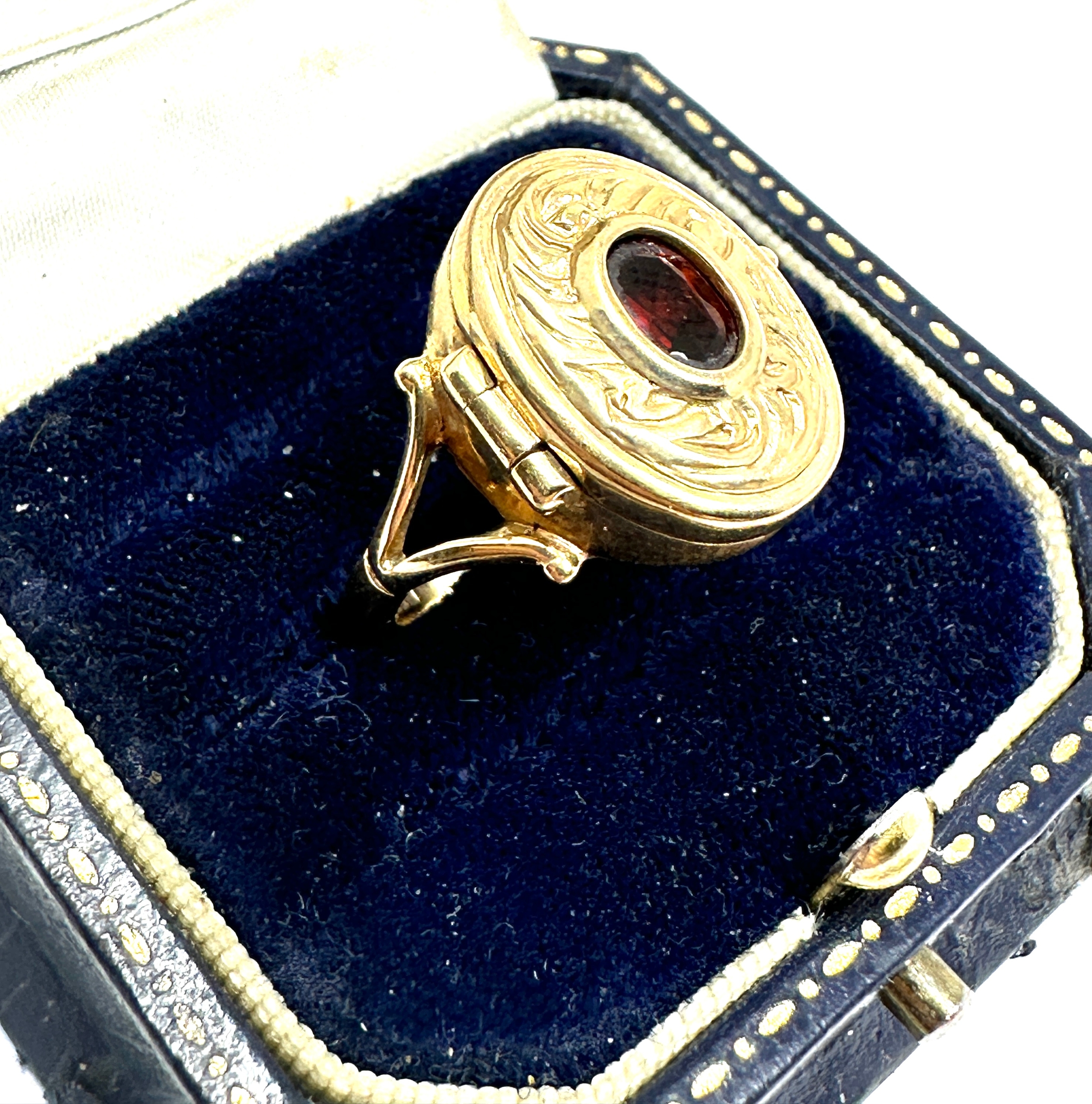 9ct gold garnet locket ring weight 7.5g - Image 3 of 5