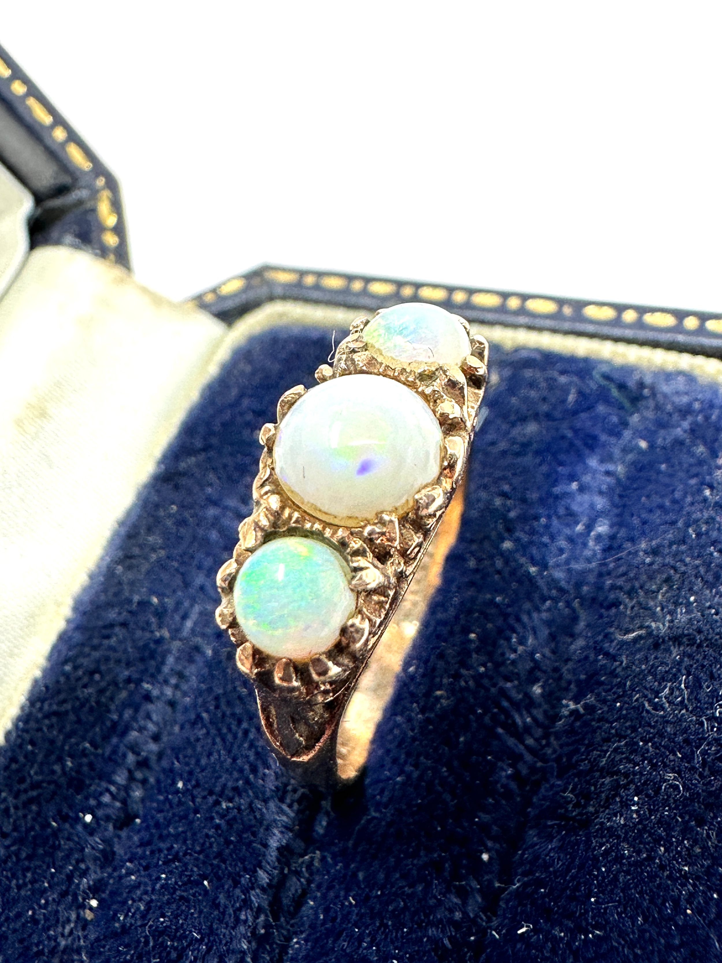 Vintage 9ct gold opal ring weight 4g - Image 2 of 4