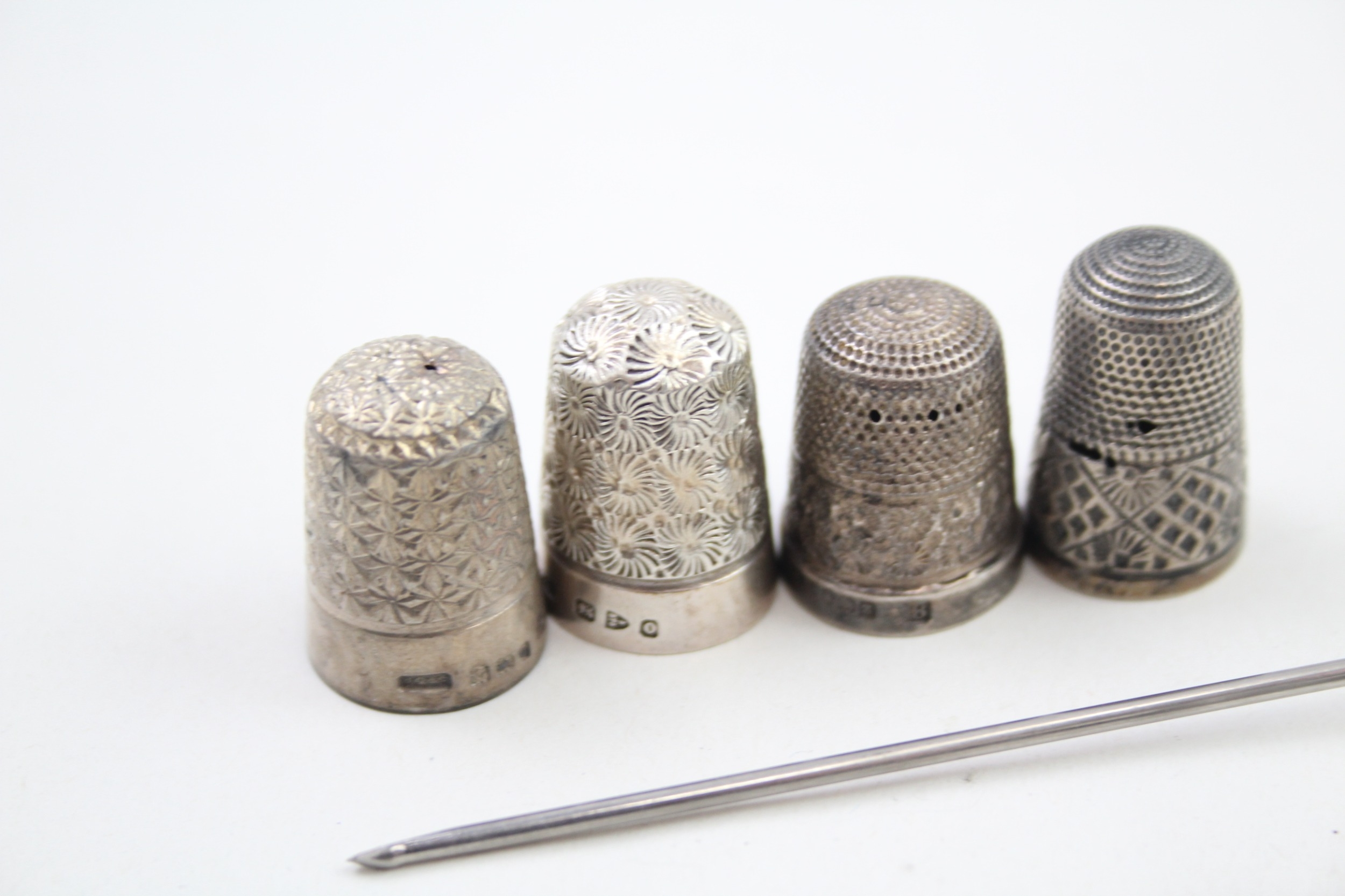 8 x .925 sterling thimbles & handled crochet hook - Image 2 of 6
