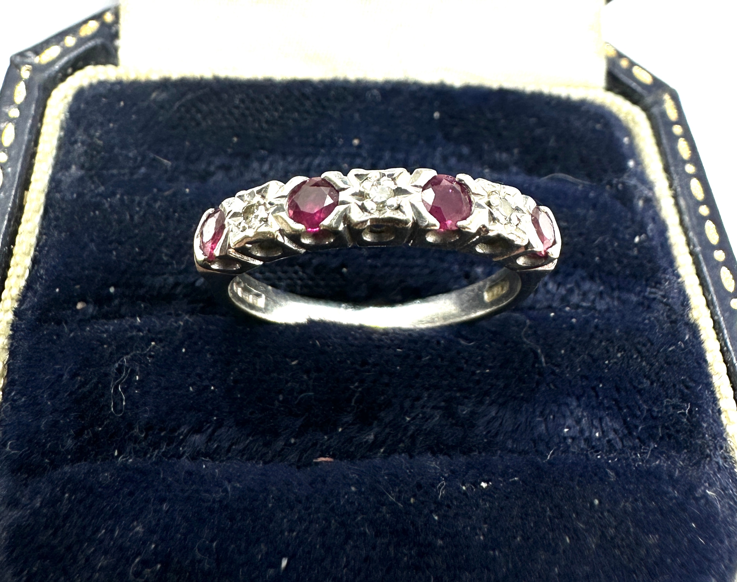 9ct white gold diamond & ruby ring weight 2.5g