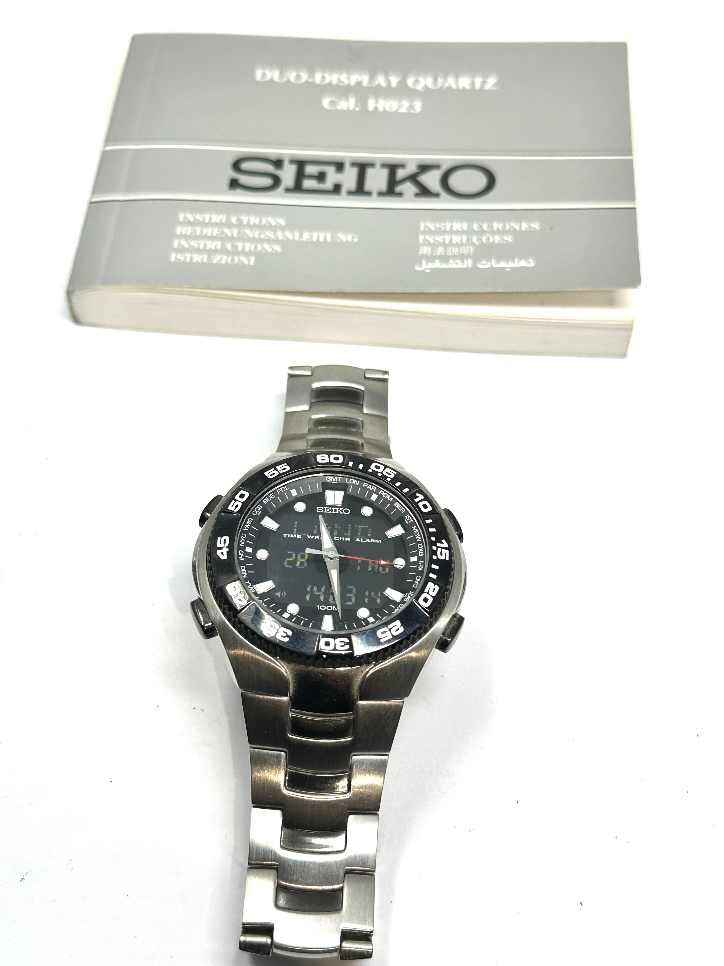 Gents Duo display quartz seiko chronograph ho23-00f0 wristwatch the watch is ticking