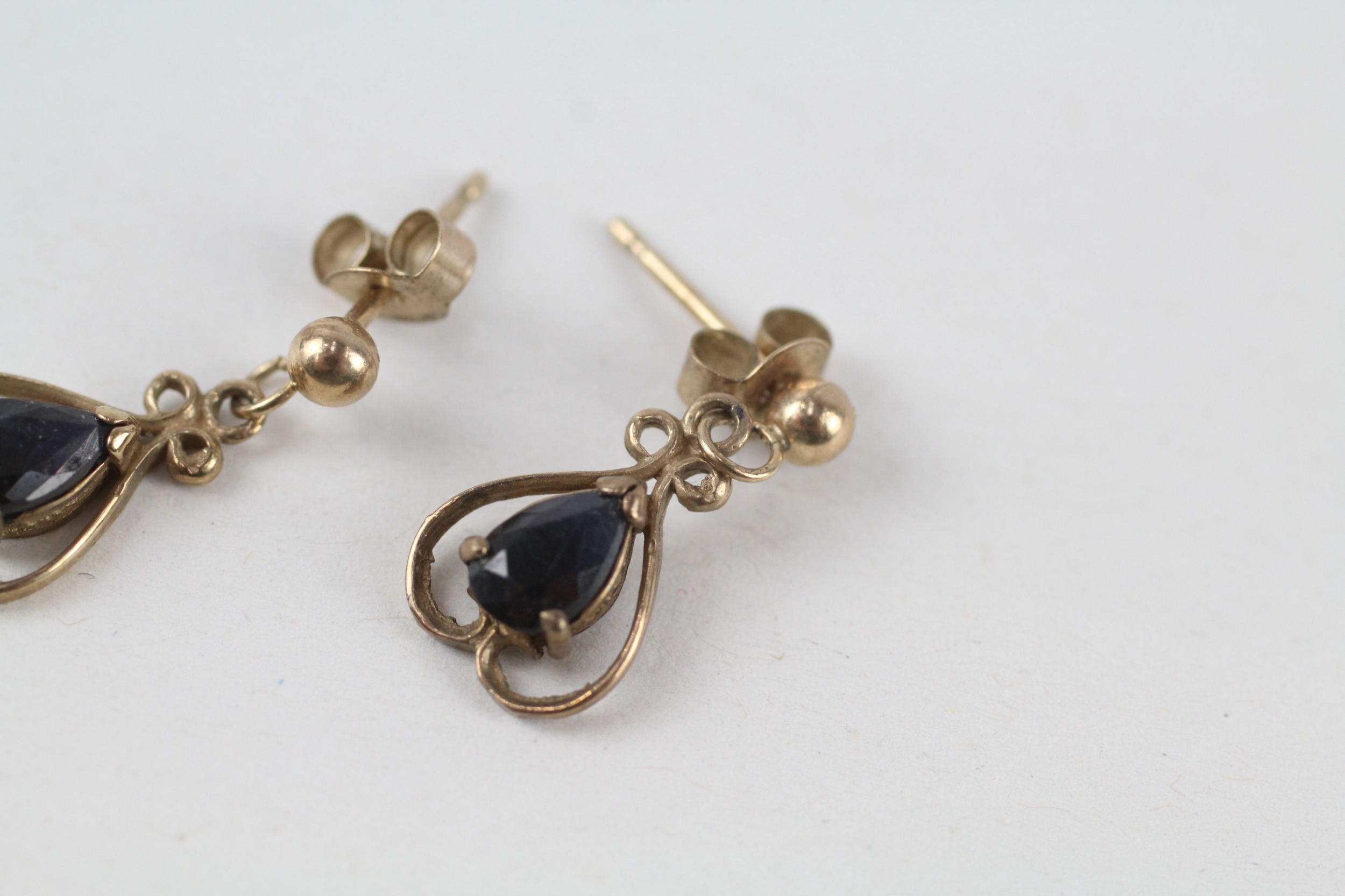 9ct gold pear cut sapphire drop earrings (1.3g) - Image 2 of 4