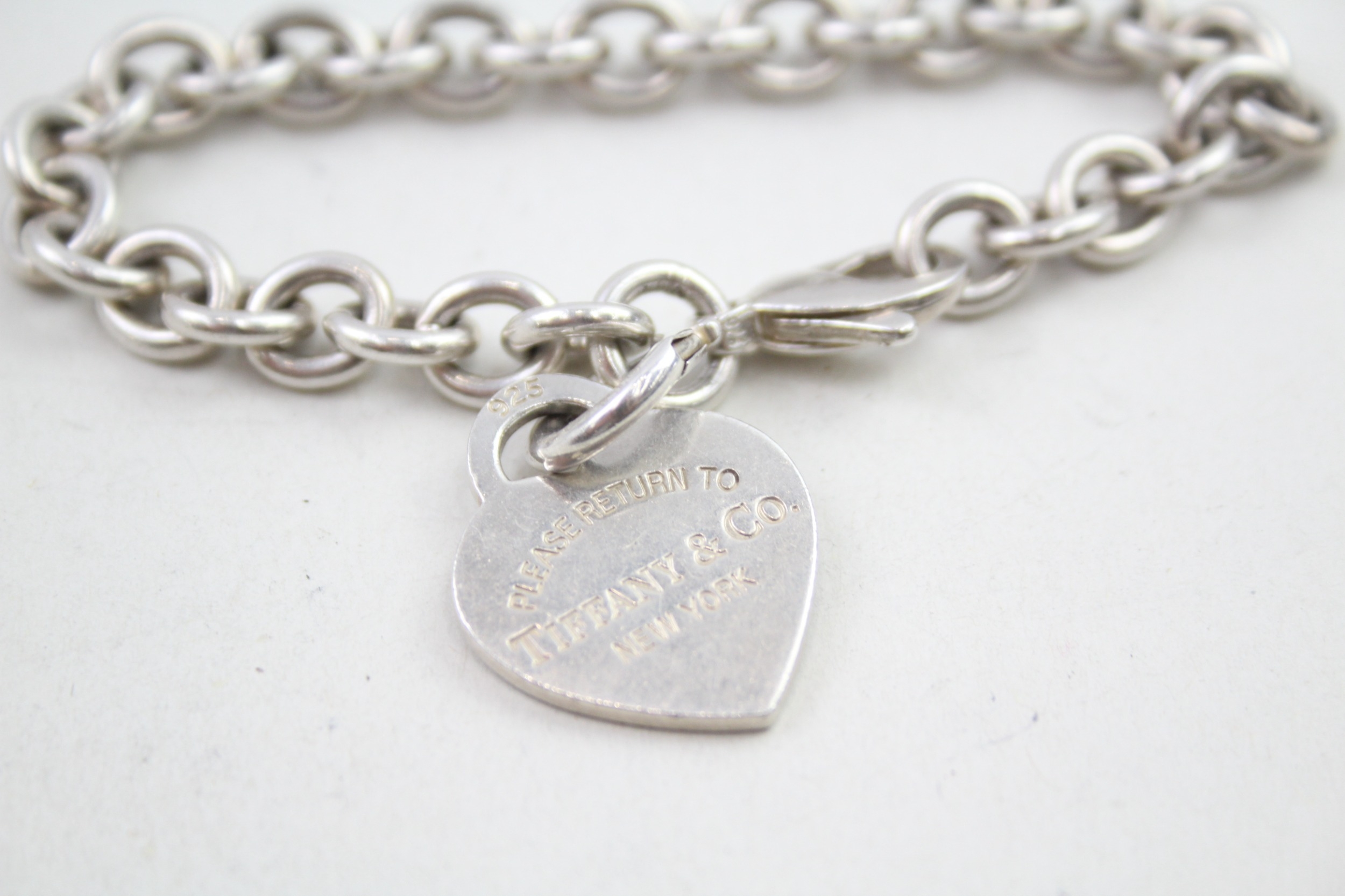 A silver bracelet by Tiffany and Co (29g) - Image 2 of 5