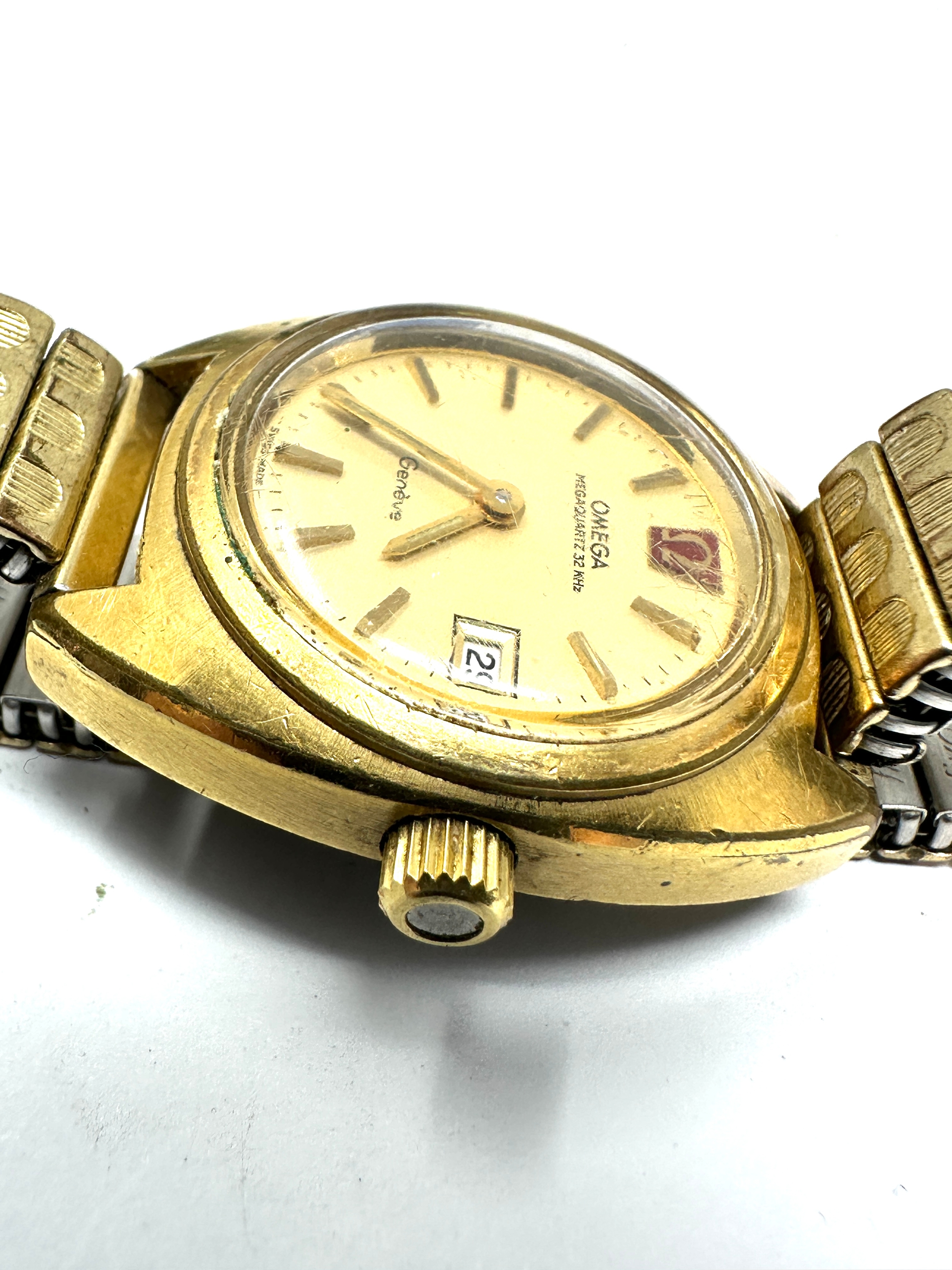 Vintage Ladies 0mega geneve megaquartz 32 KHz date gold plated quartz wristwatch the watch is - Image 3 of 4