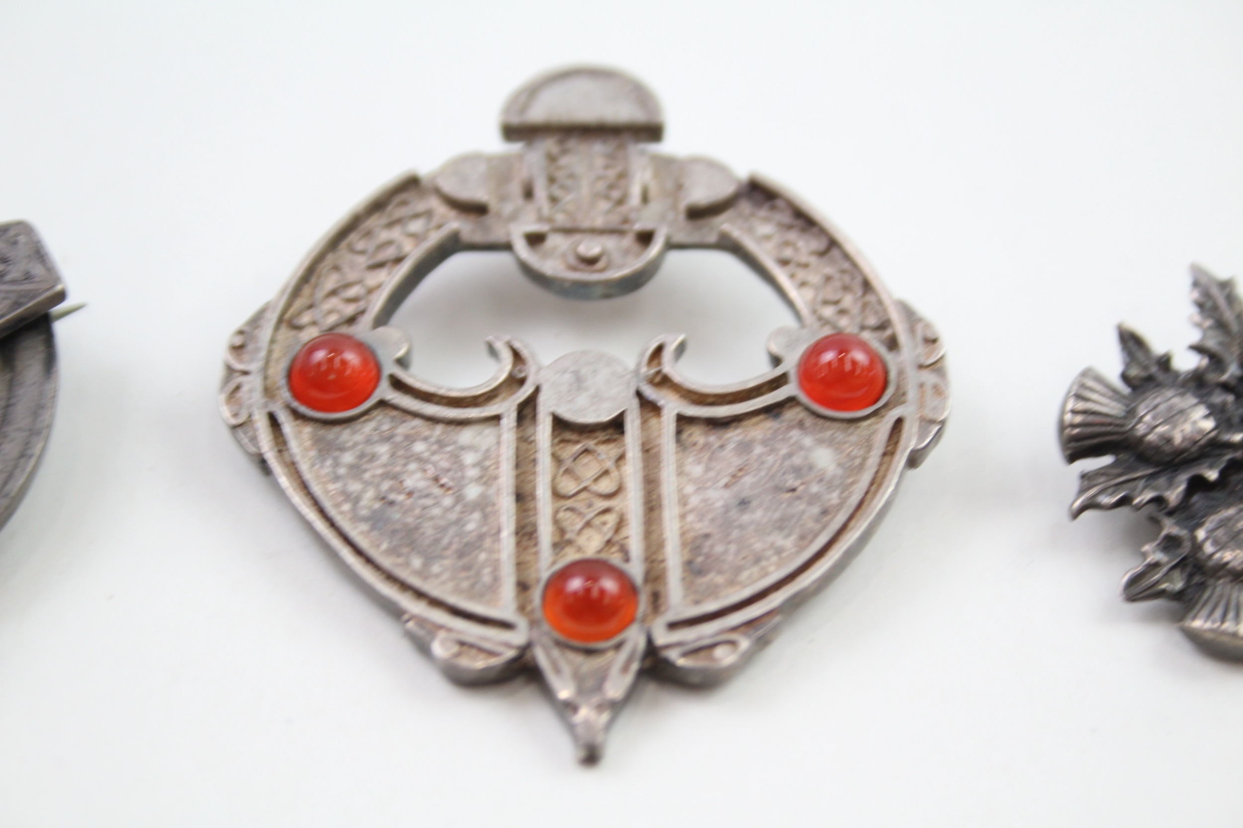 Three Scottish silver brooches including a Victorian example (65g) - Image 3 of 4