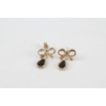 9ct gold black onyx bow drop earrings (0.8g)