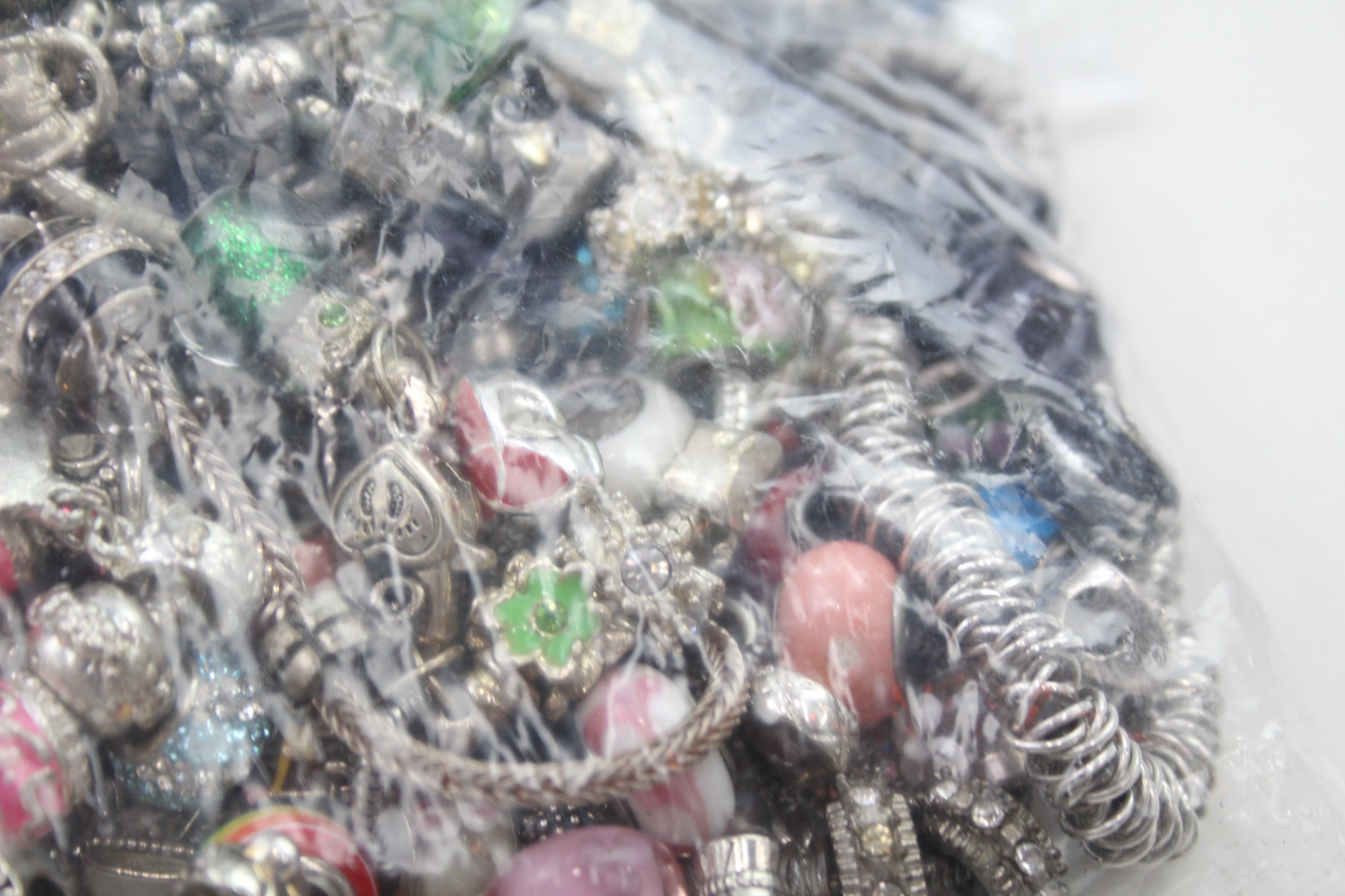 1.5kg Assorted fashion bracelets and charms - Image 6 of 6