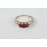 9ct gold oval cut ruby & diamond ring (1.7g)