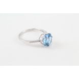 9ct gold blue topaz ring with diamond shoulders (1.9g)