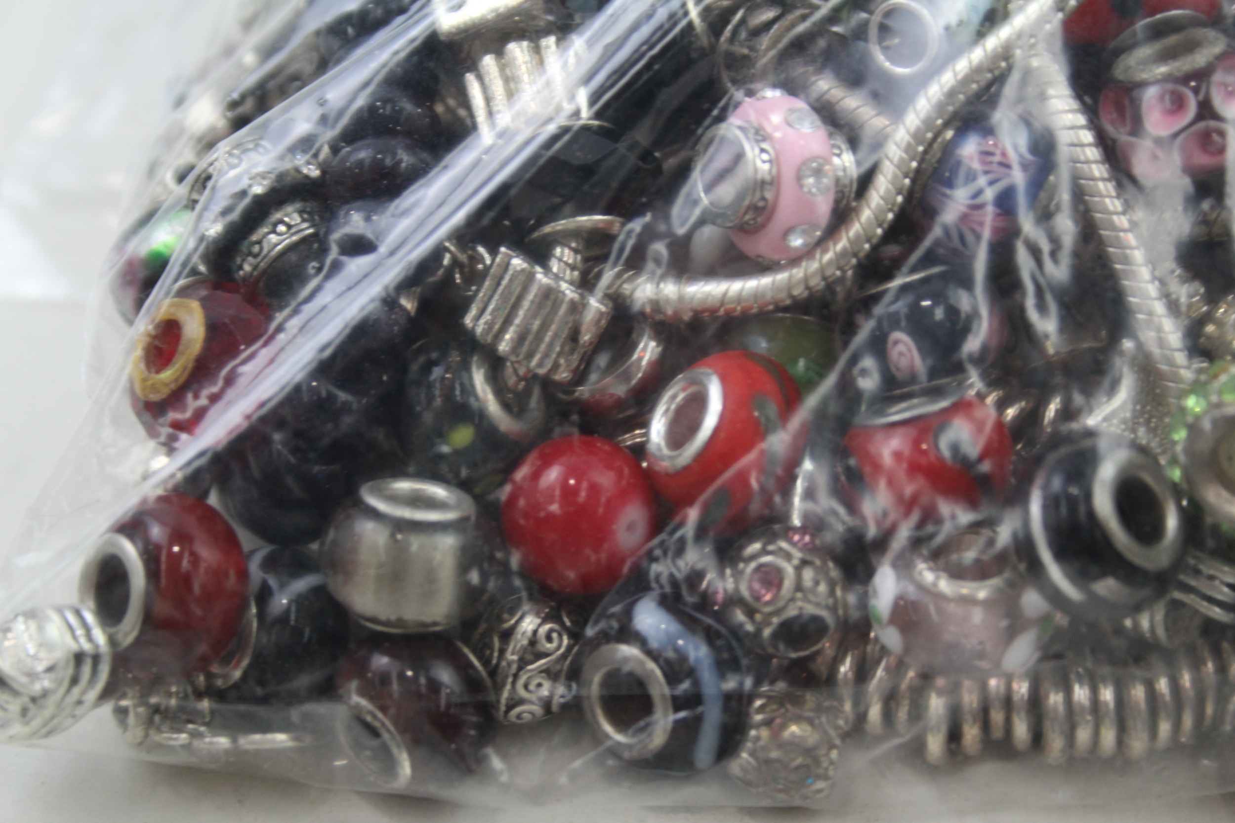 1.5kg Assorted fashion bracelets and charms - Image 2 of 6