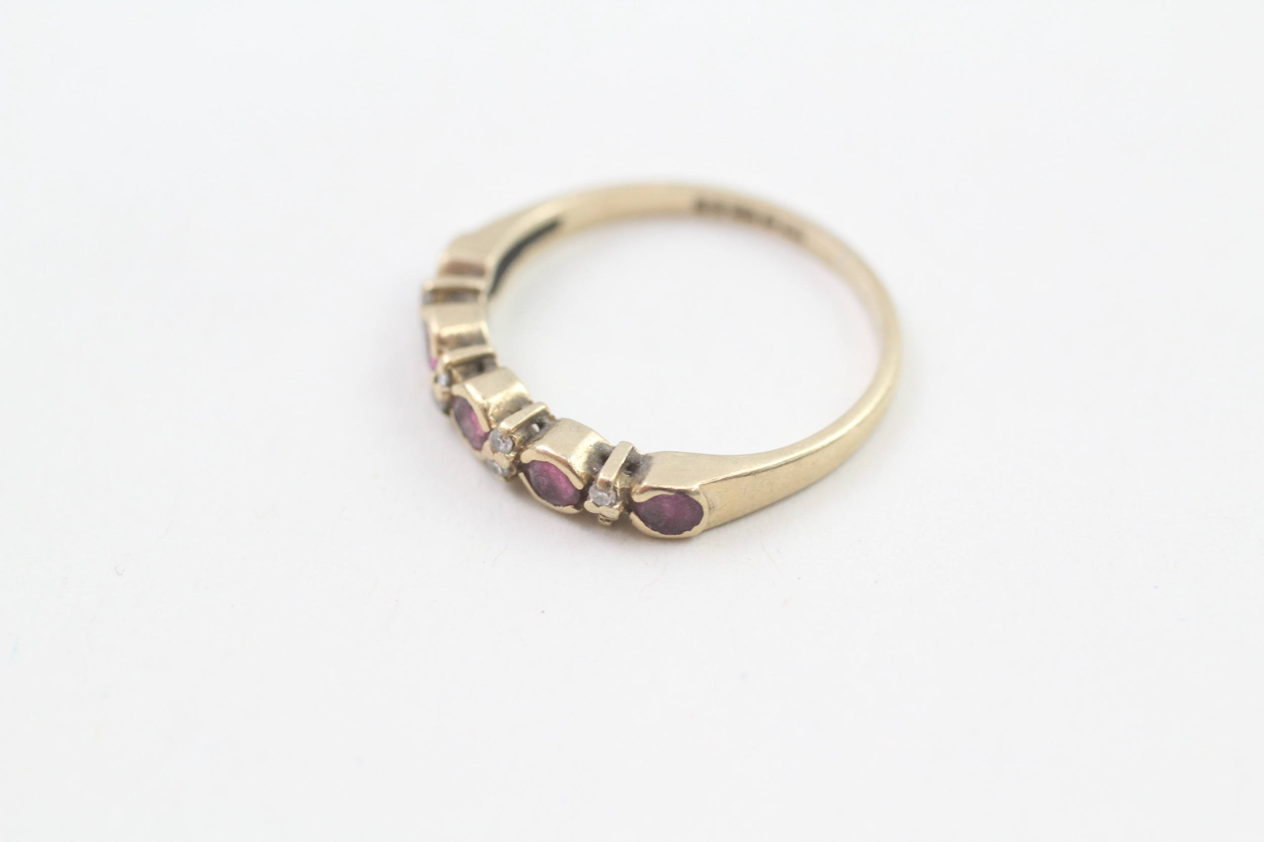 9ct gold vintage ruby & diamond half eternity ring (1.4g) - Image 3 of 4