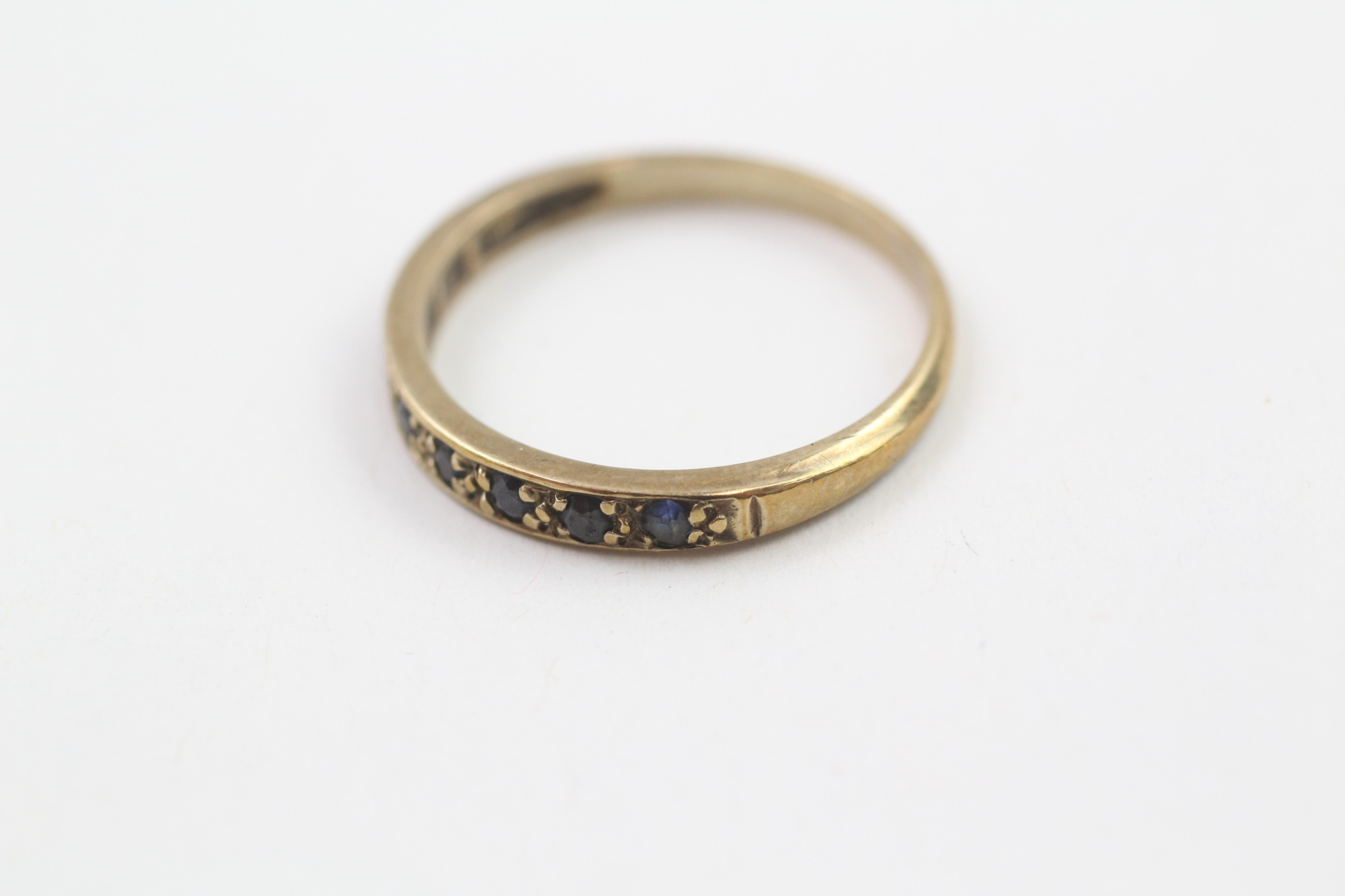 9ct gold vintage sapphire half eternity ring (1.7g) - Image 2 of 4