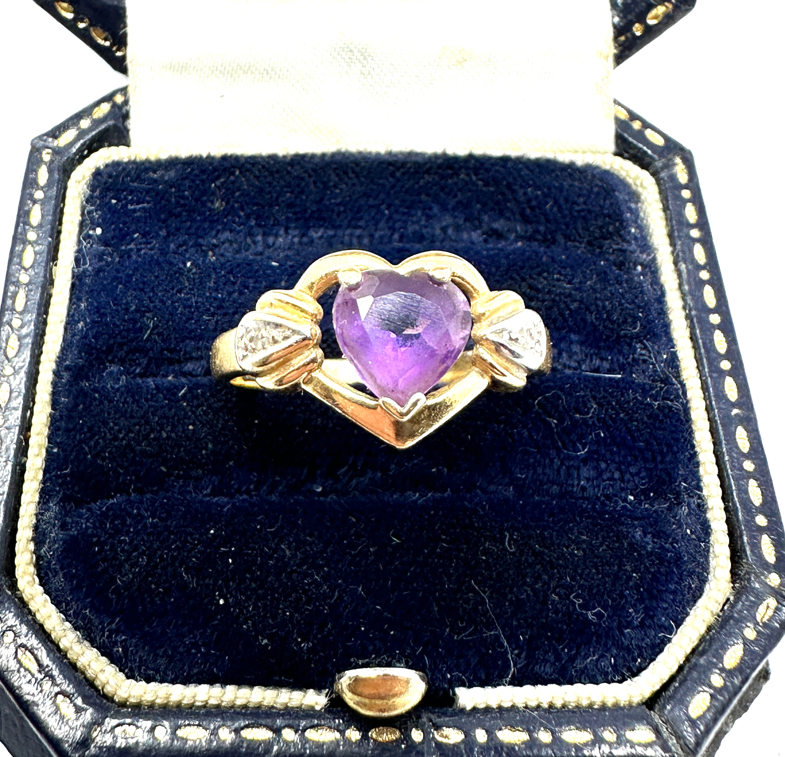 9ct gold amethyst & diamond ring weight 3.1g