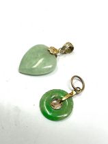 2 small 14ct gold jade pendants weight 2.5g